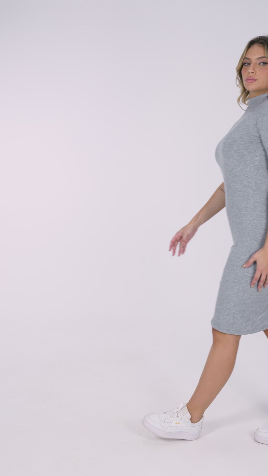 Vestido Midi Gola Alta Canelado Cinza