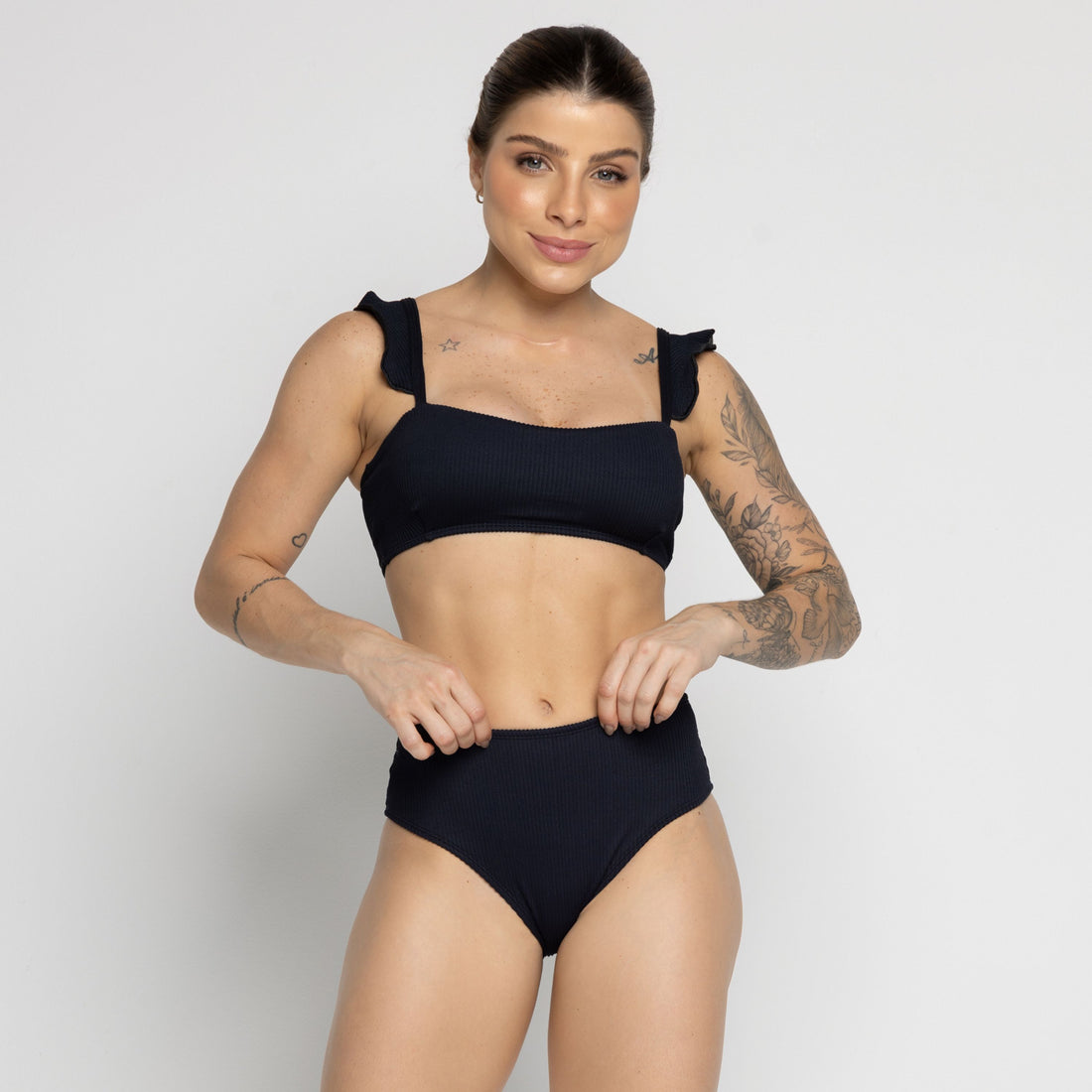 Biquíni Hot Pants Texturizado Com Babado Preto - VEKYO