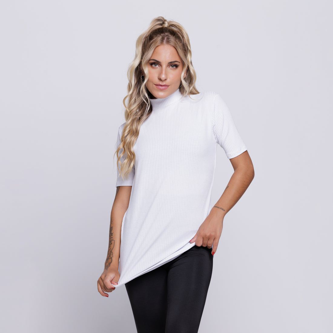 Blusa Canelada Gola Alta Manga Curta Branco - VEKYO