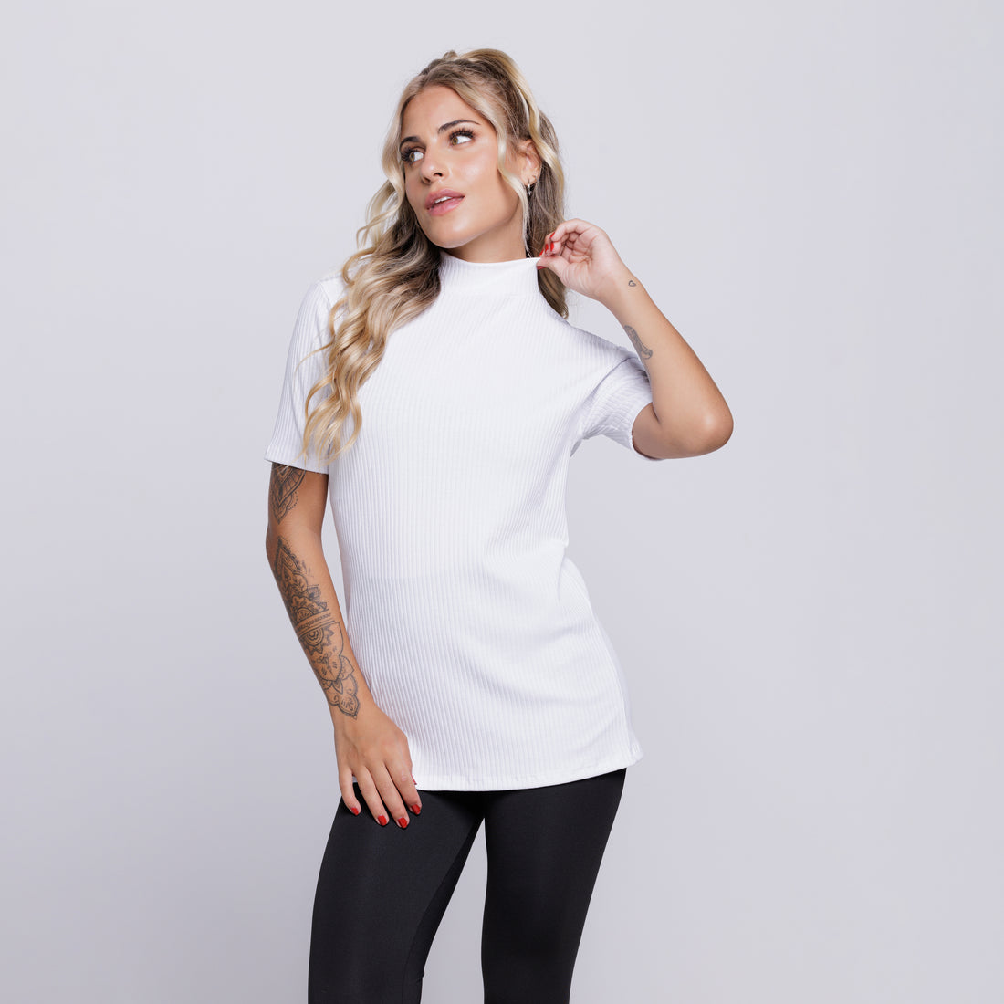 Blusa Canelada Gola Alta Manga Curta Branco - VEKYO