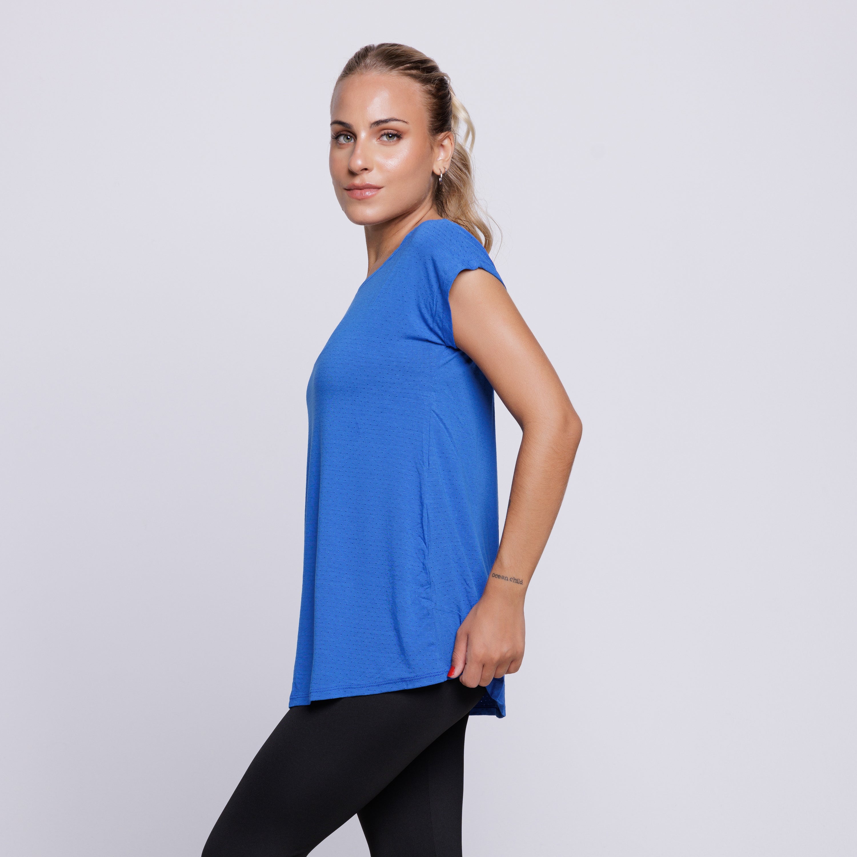 Blusa Fitness Furadinha Royal - VEKYO