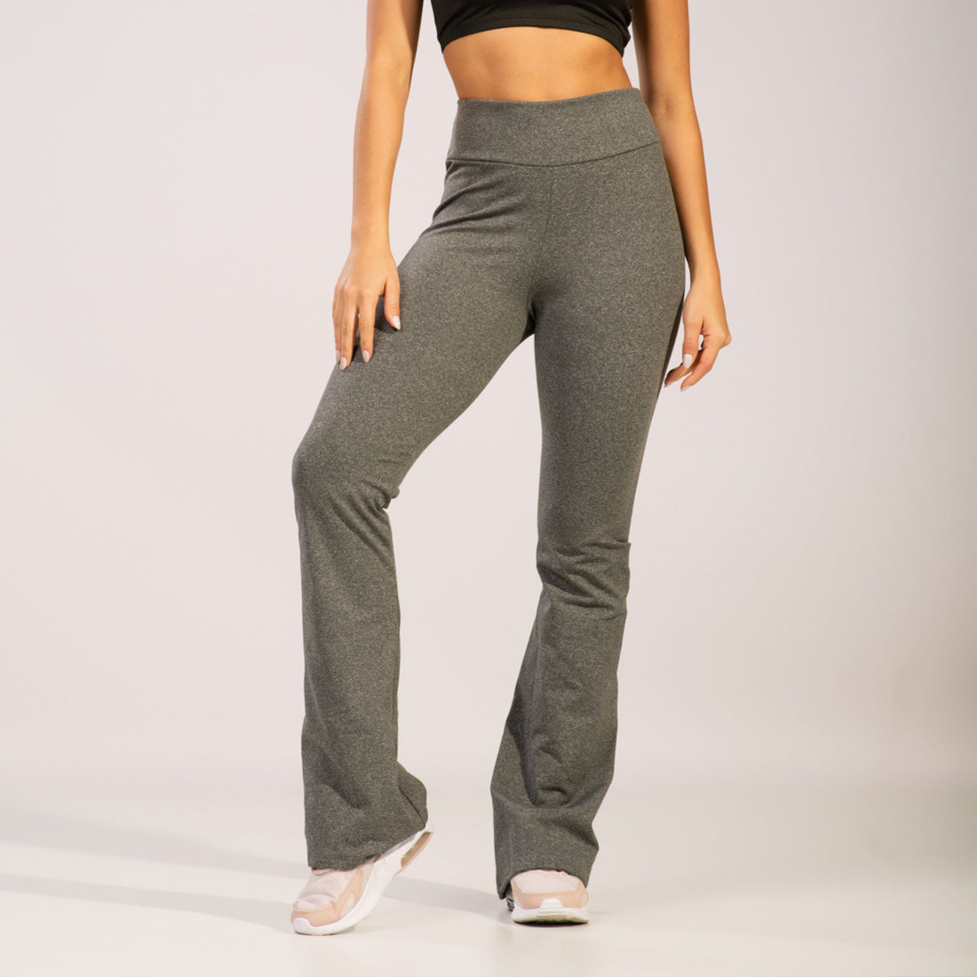 Calça Flare Peluciada Bailarina Cinza - VEKYO