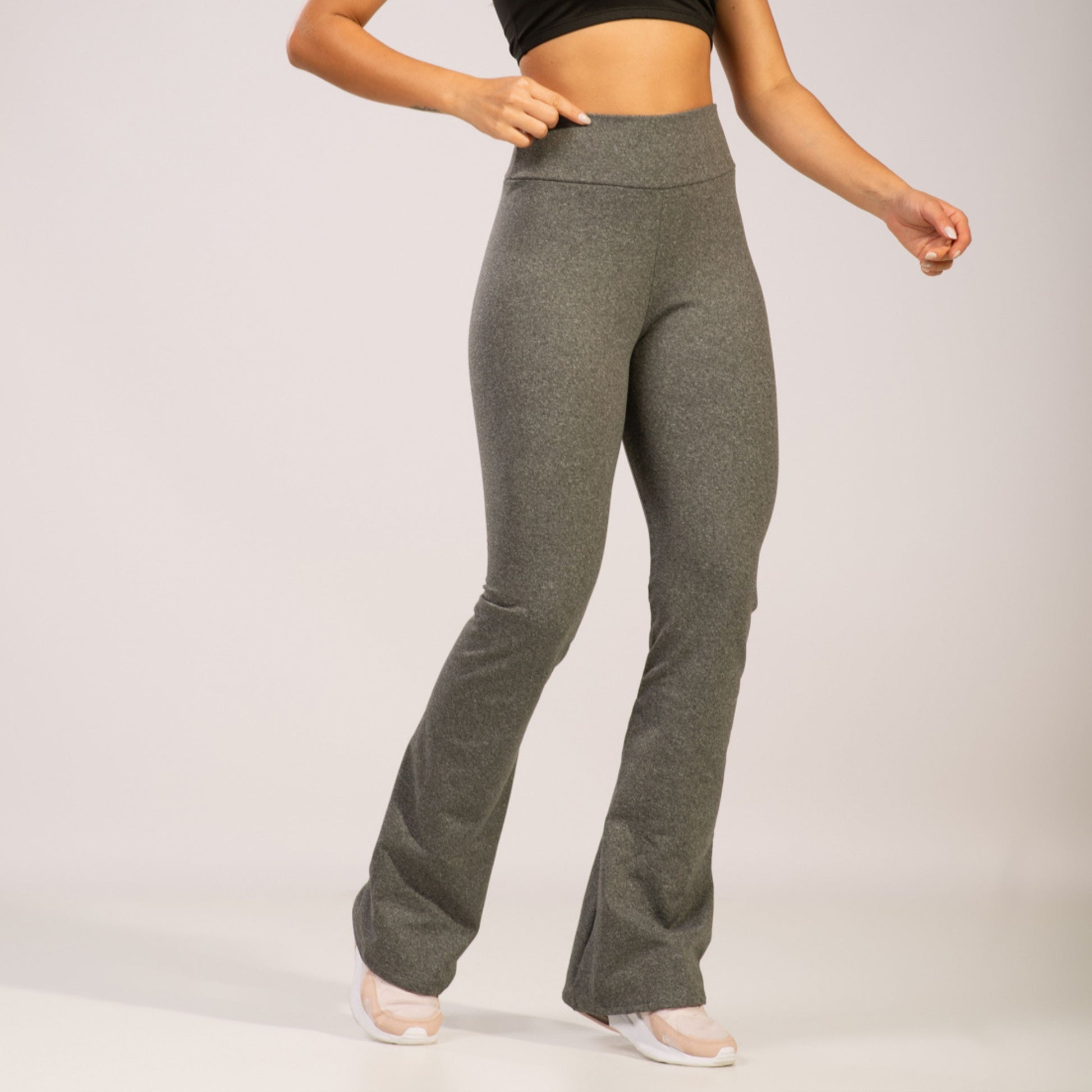 Calça Flare Peluciada Bailarina Cinza - VEKYO