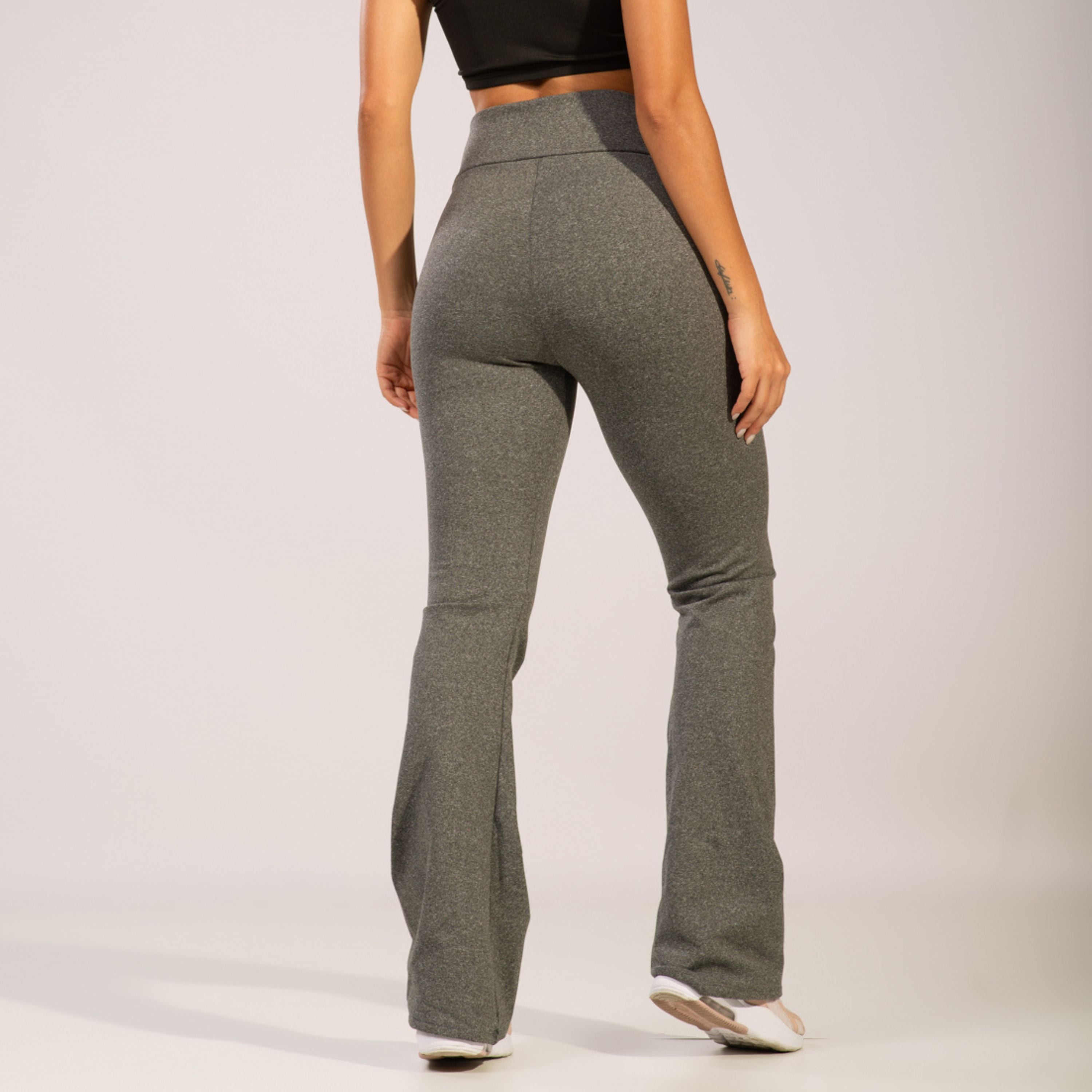 Calça Flare Peluciada Bailarina Cinza - VEKYO