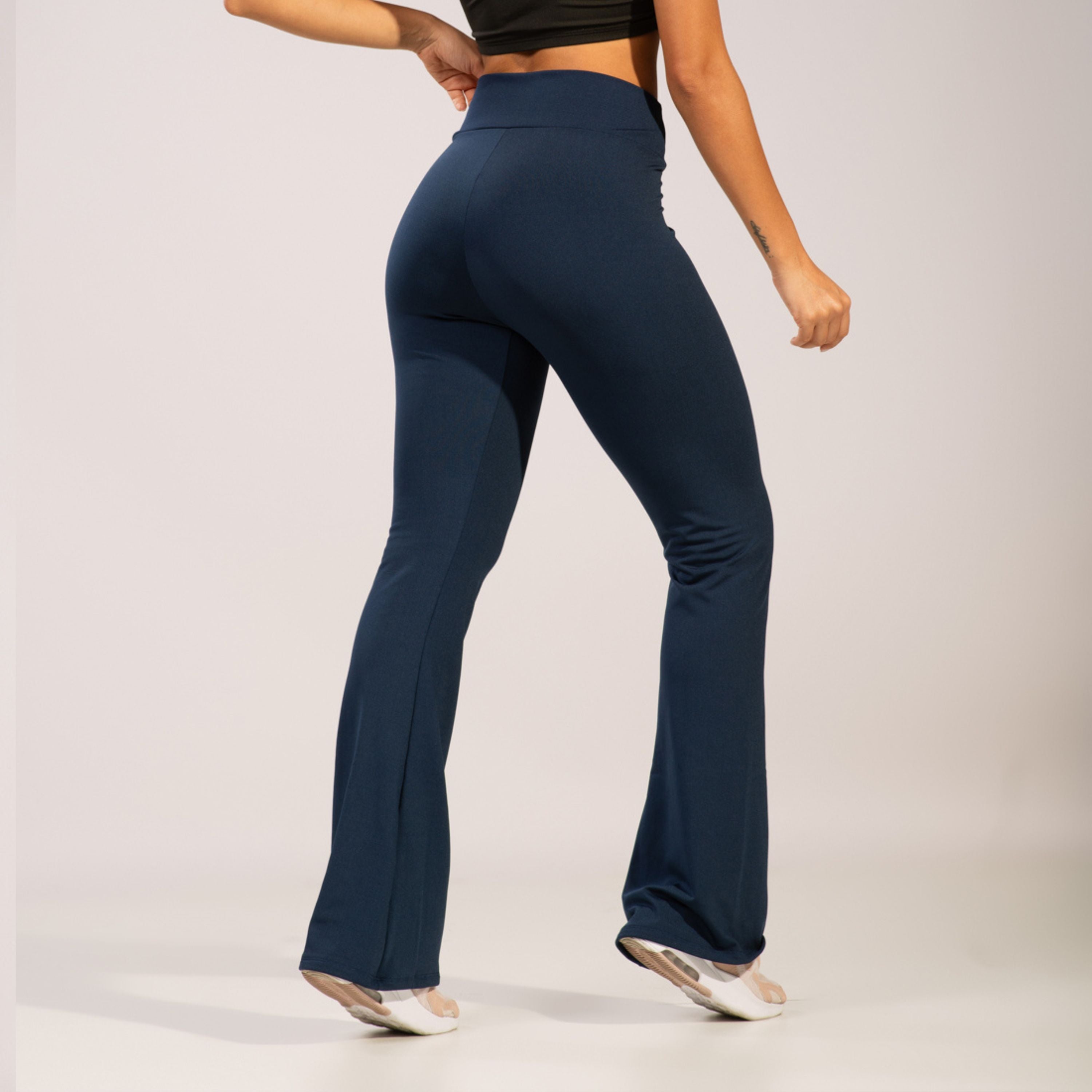 Calça Flare Peluciada Bailarina Marinho - VEKYO