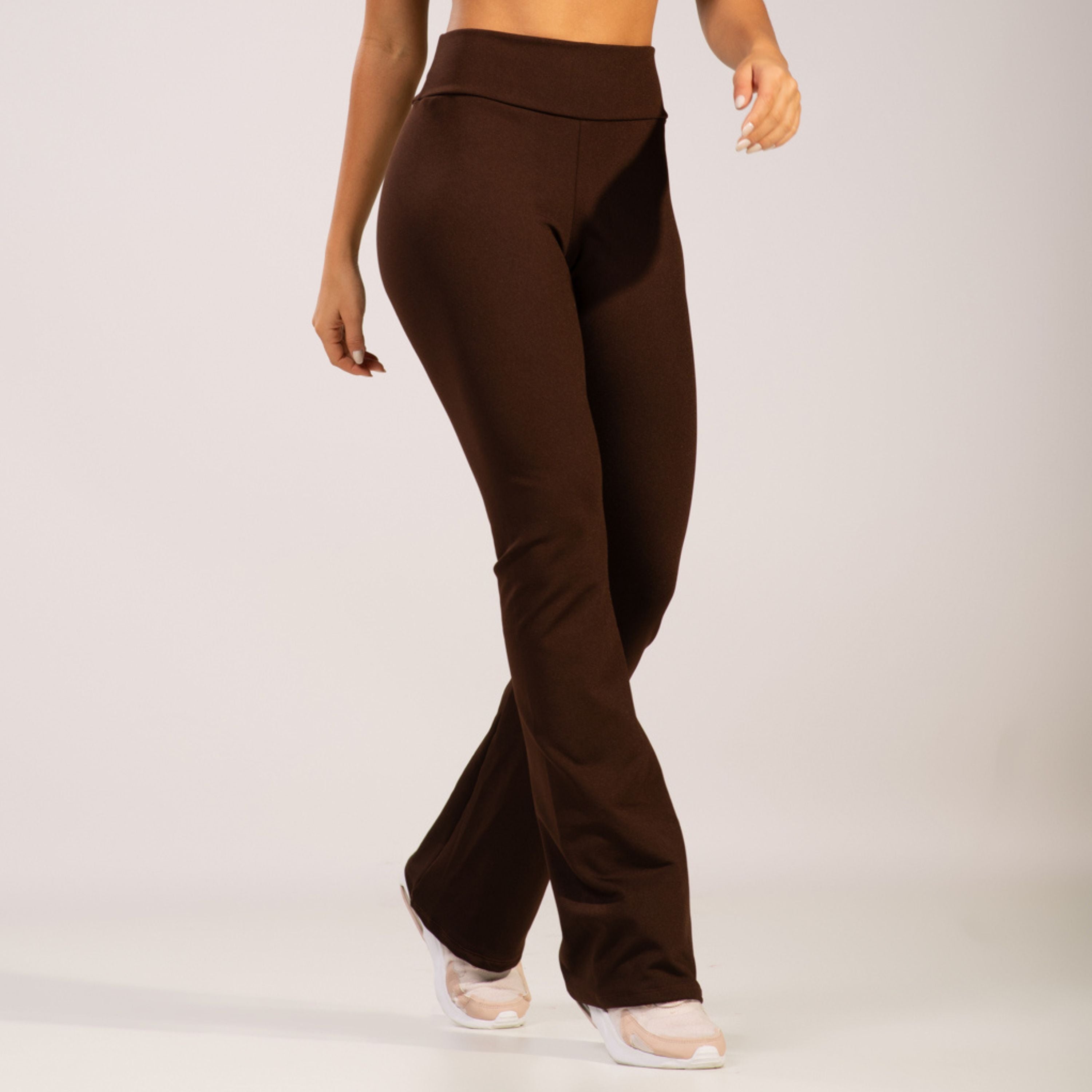Calça Flare Peluciada Bailarina Marrom - VEKYO