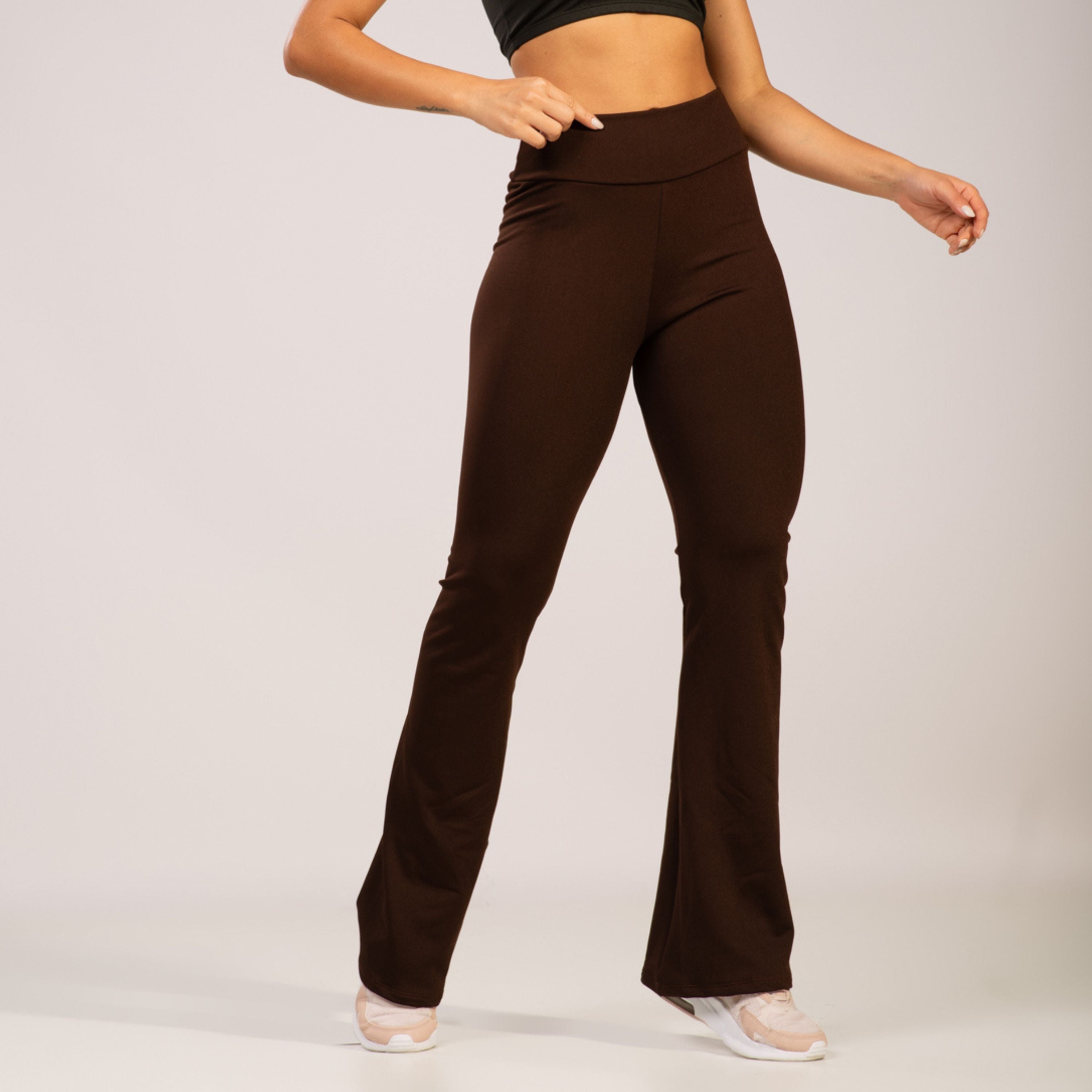 Calça Flare Peluciada Bailarina Marrom - VEKYO