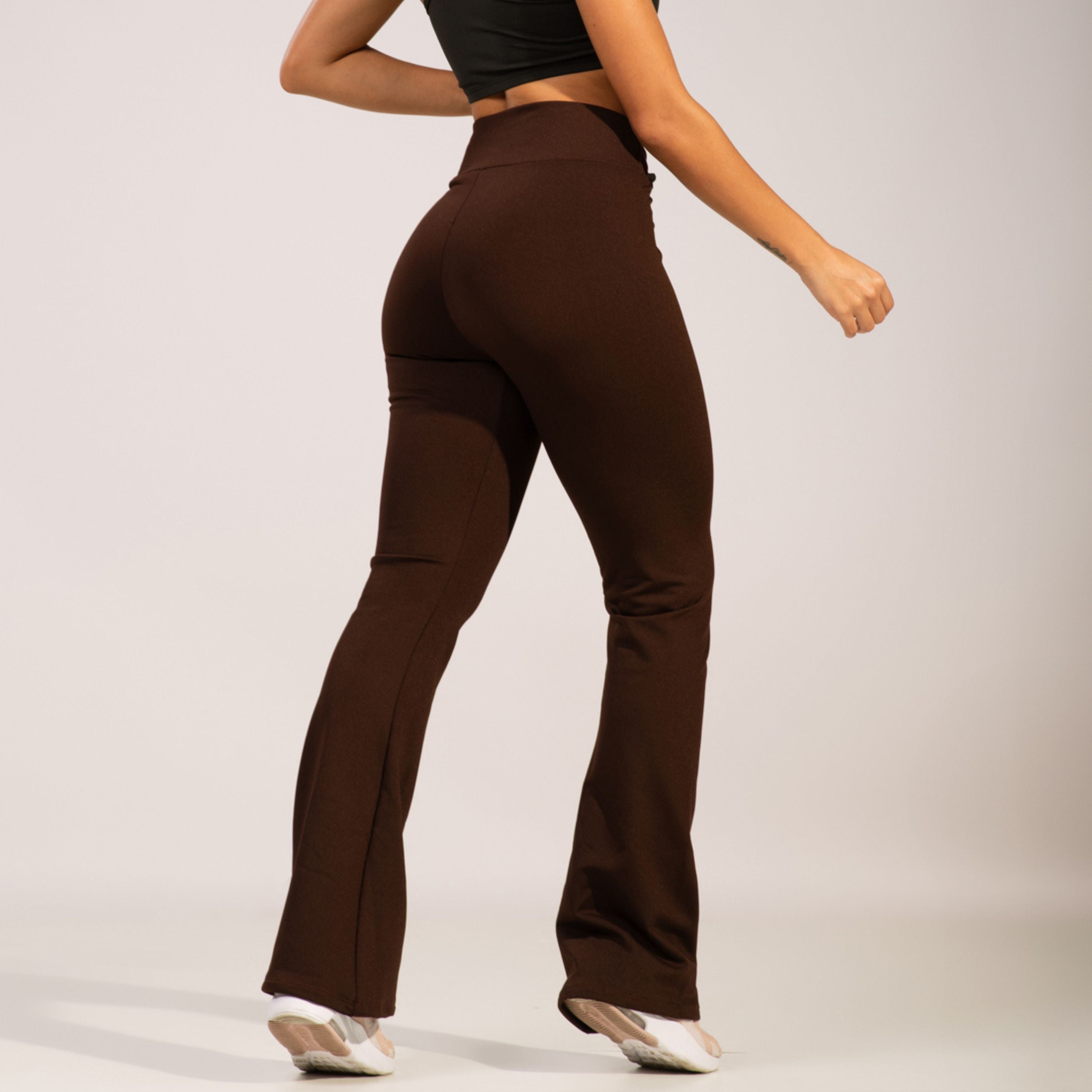 Calça Flare Peluciada Bailarina Marrom - VEKYO