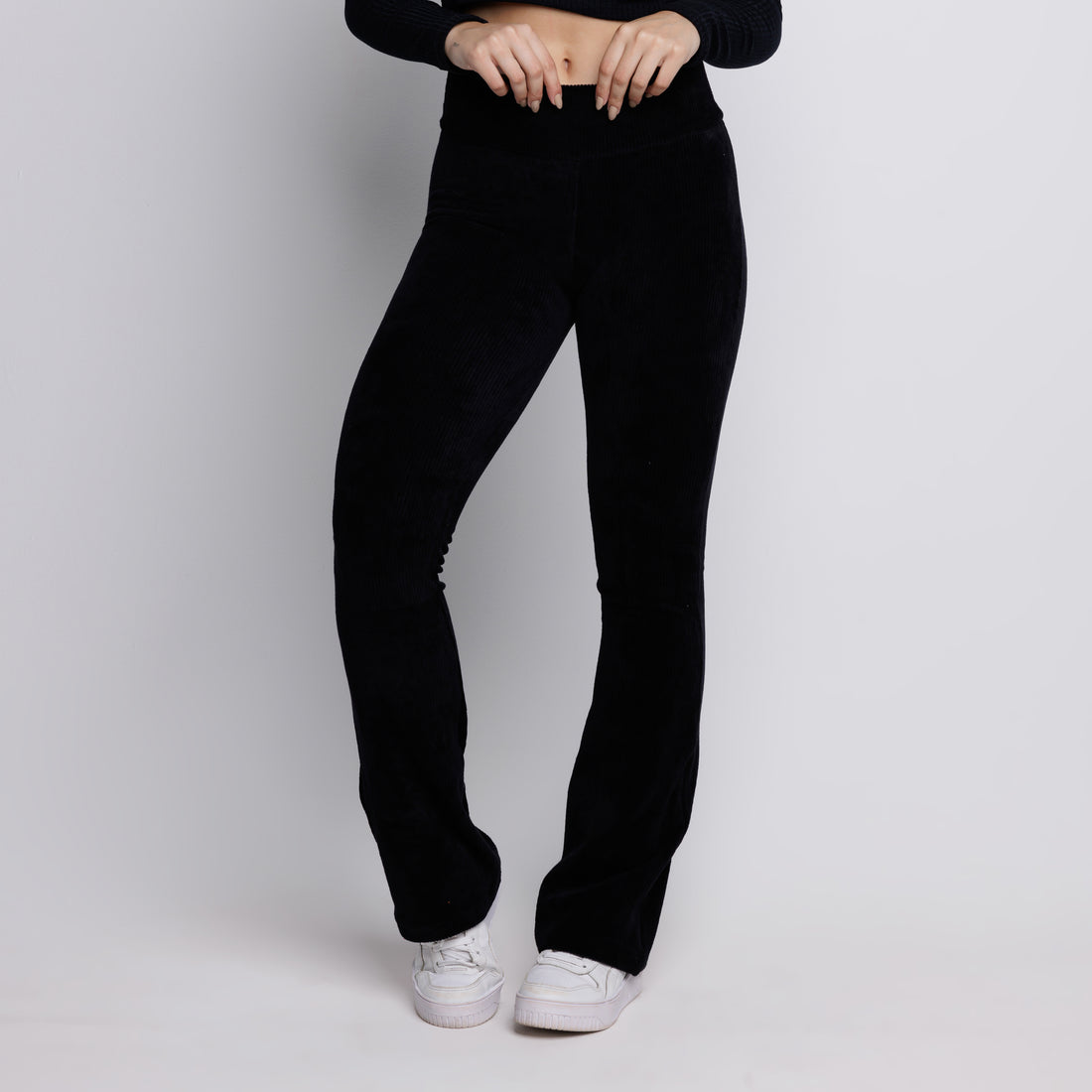 Calça Flare Veludo Cotelê Cintura Alta Preto - VEKYO