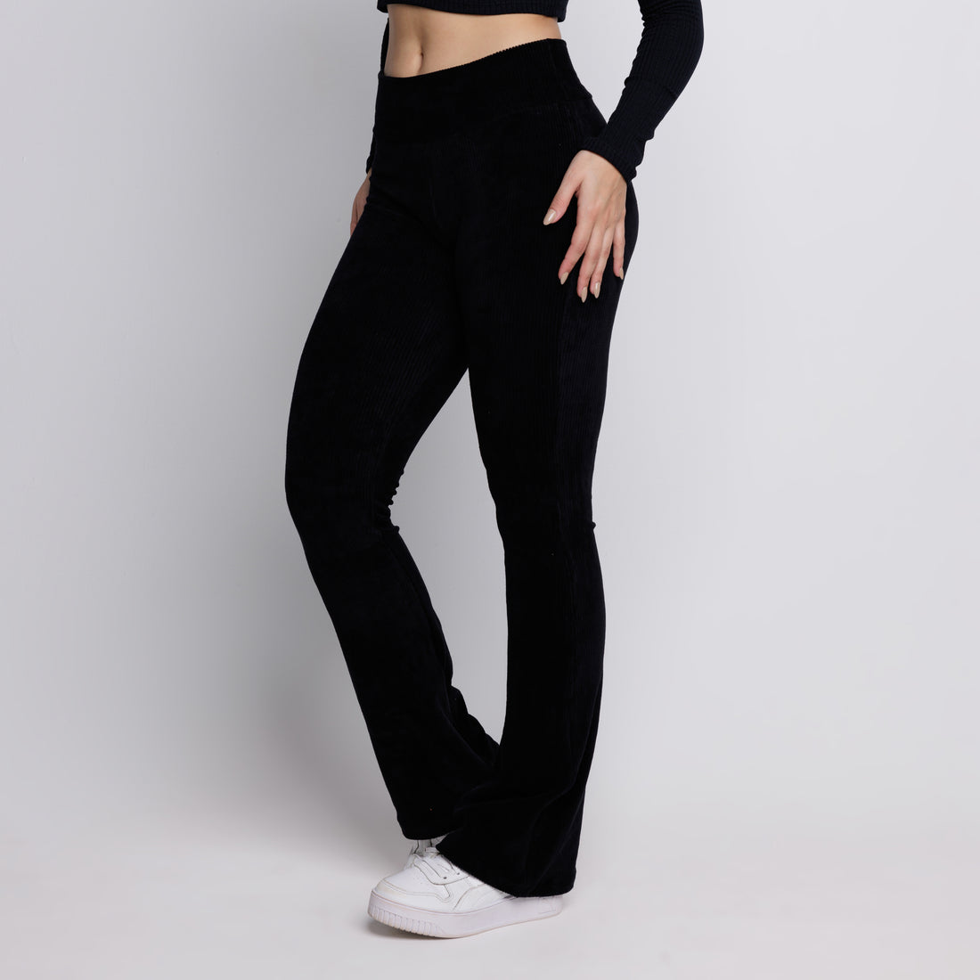 Calça Flare Veludo Cotelê Cintura Alta Preto - VEKYO