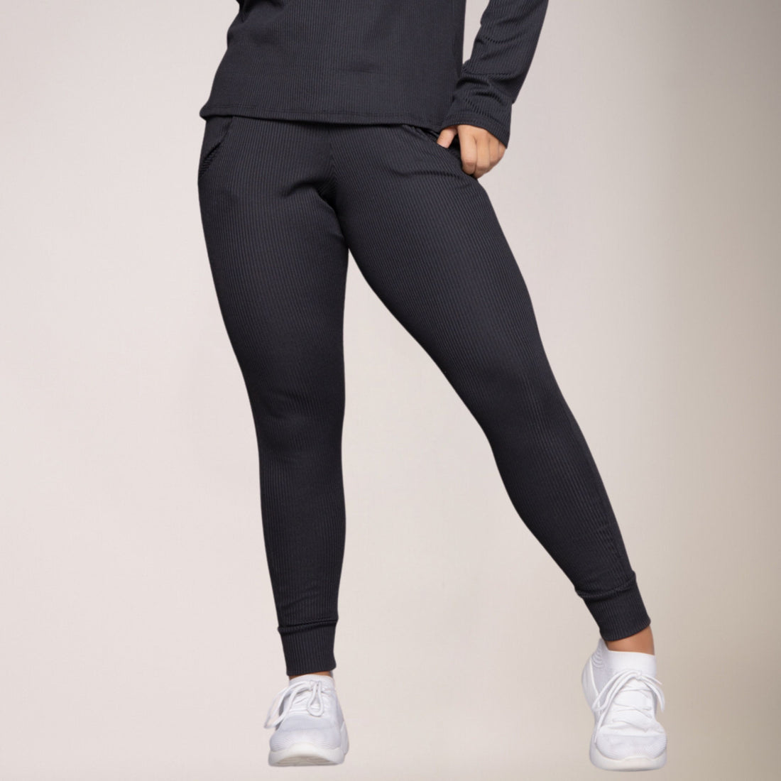 Calça Jogger Comfy Canelada Feminina Com Bolso Preto - VEKYO