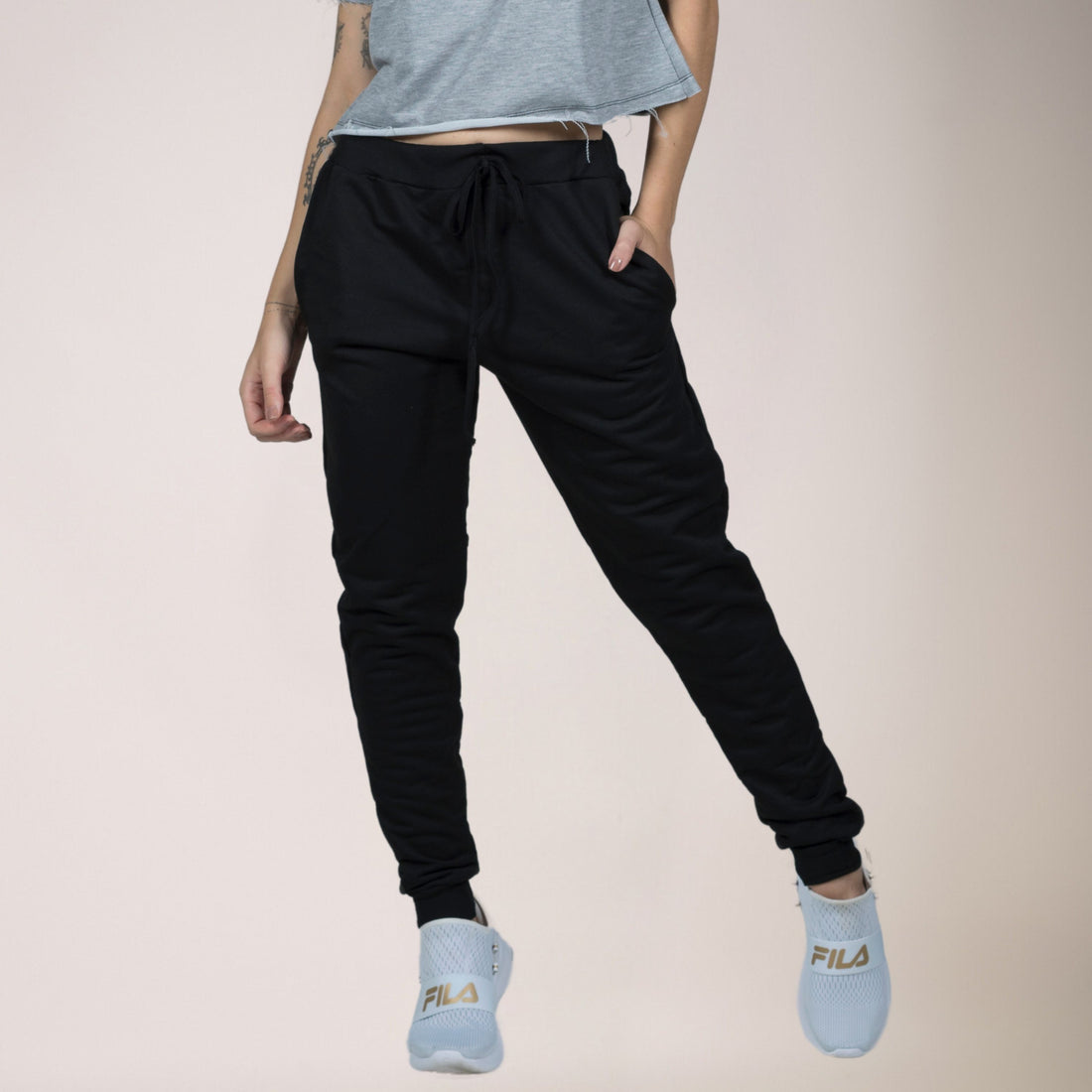 Calça Jogger Esportiva Moletinho Com Cadarço Preto - VEKYO