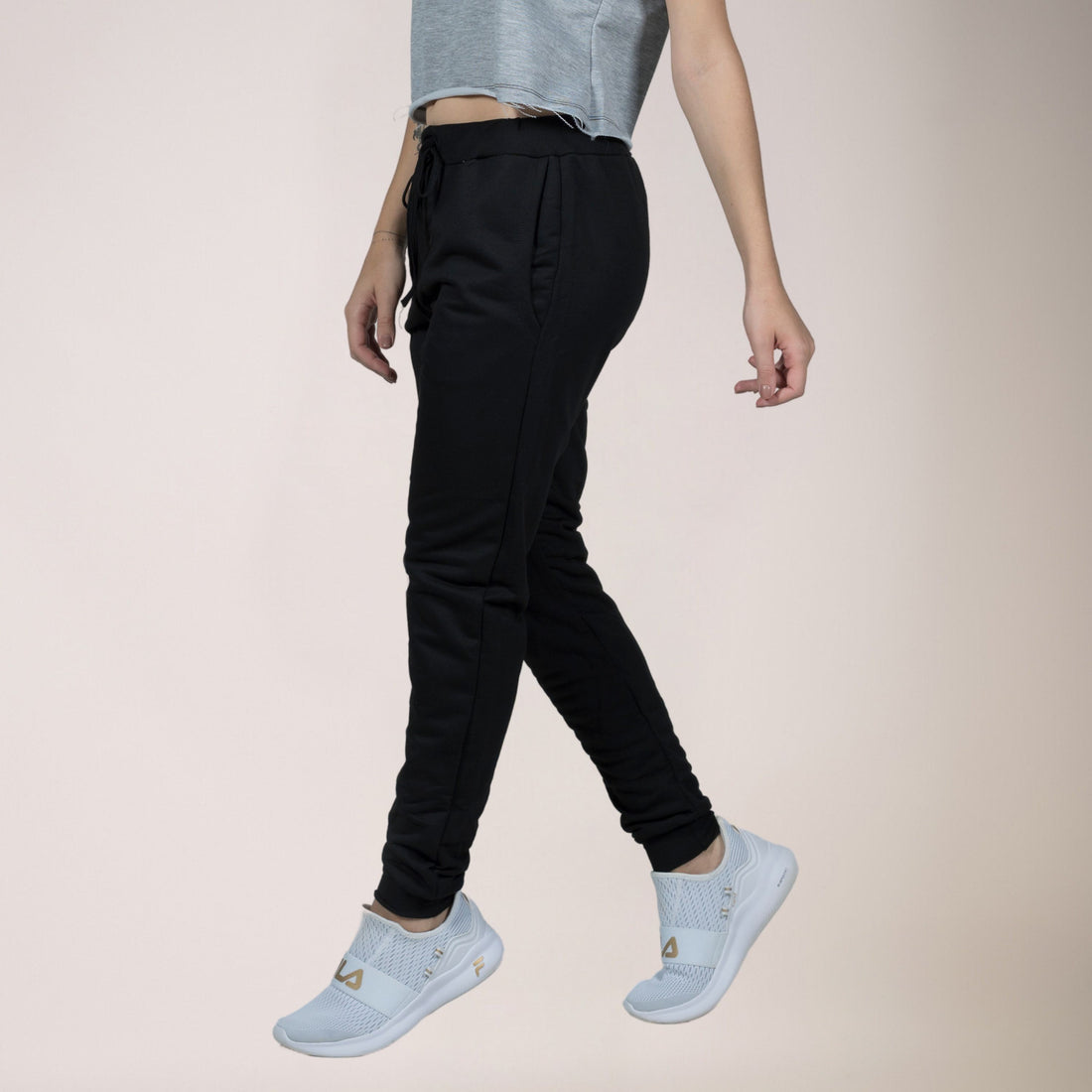 Calça Jogger Esportiva Moletinho Com Cadarço Preto - VEKYO