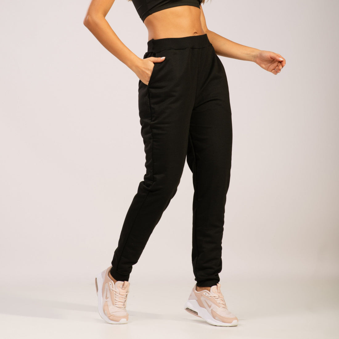 Calça Moletinho Jogger Com Elástico e Bolsos Preto - VEKYO