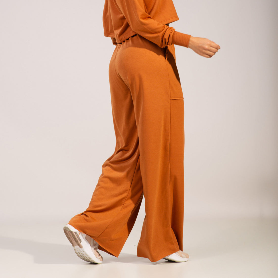 Calça Wide Leg Pantalona Cintura Alta Bolso Moletinho Caramelo - VEKYO