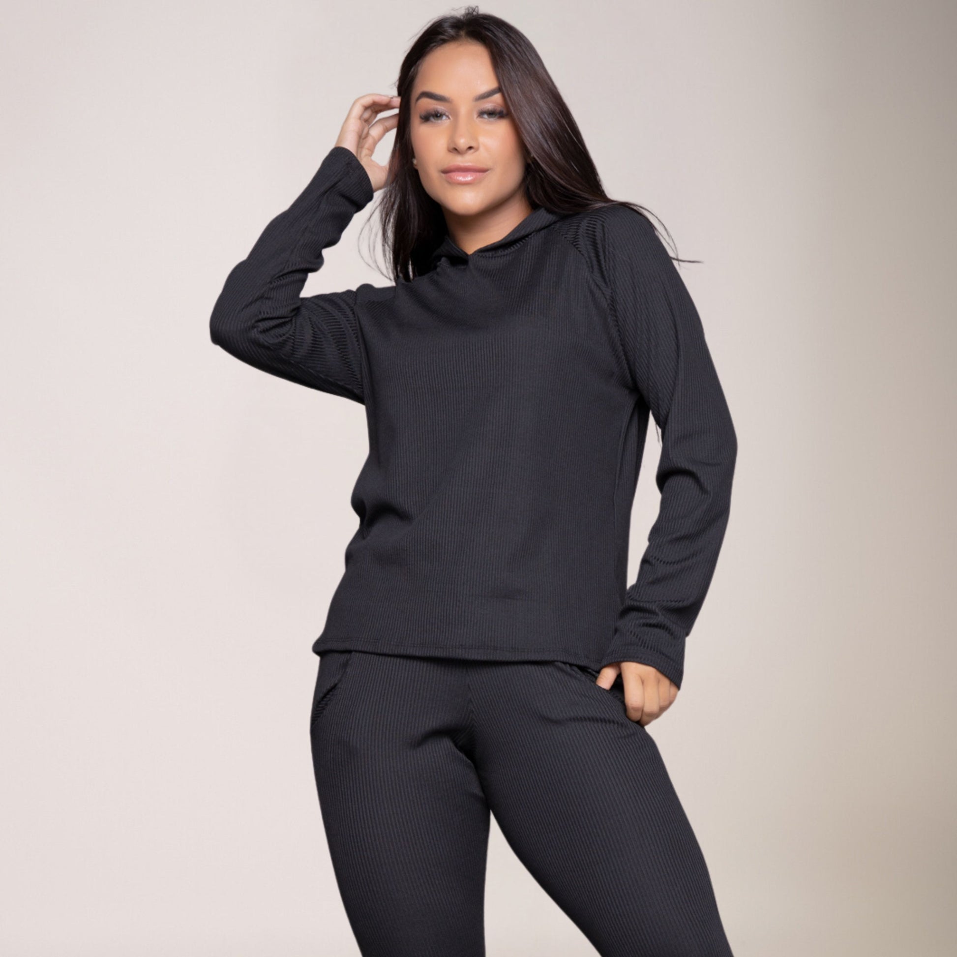 Casaco Feminino Canelada Com Capuz Comfy Preto - VEKYO
