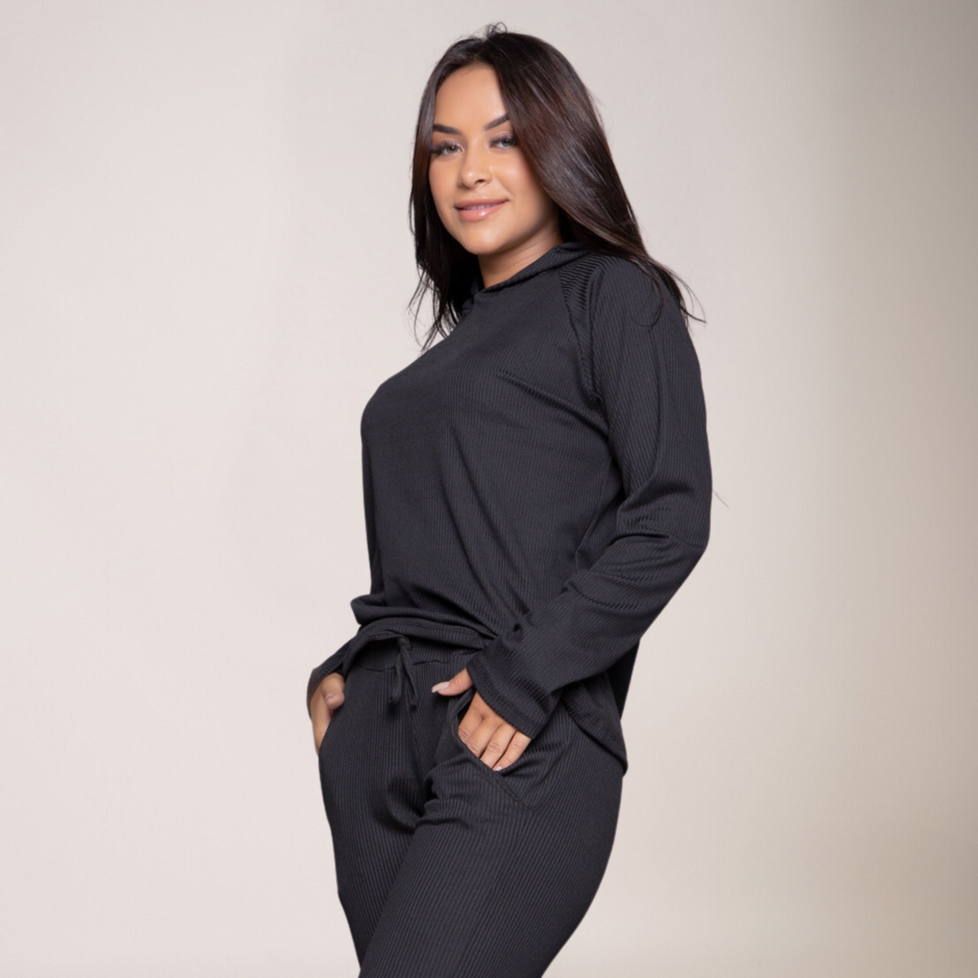 Casaco Feminino Canelada Com Capuz Comfy Preto - VEKYO