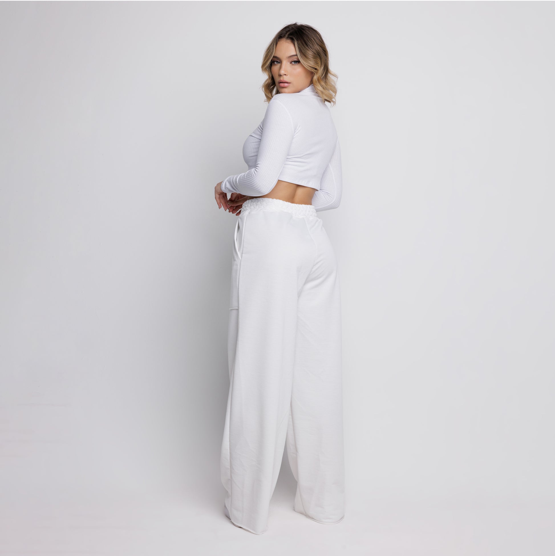 Cropped Manga Longa Canelado Gola Alta Branco - VEKYO