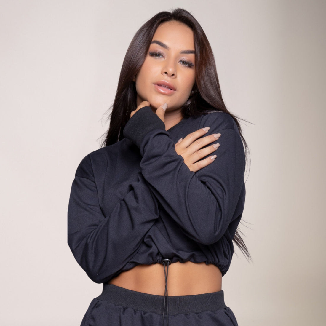 Cropped Manga Longa Moletinho Com Regulagem Preto - VEKYO