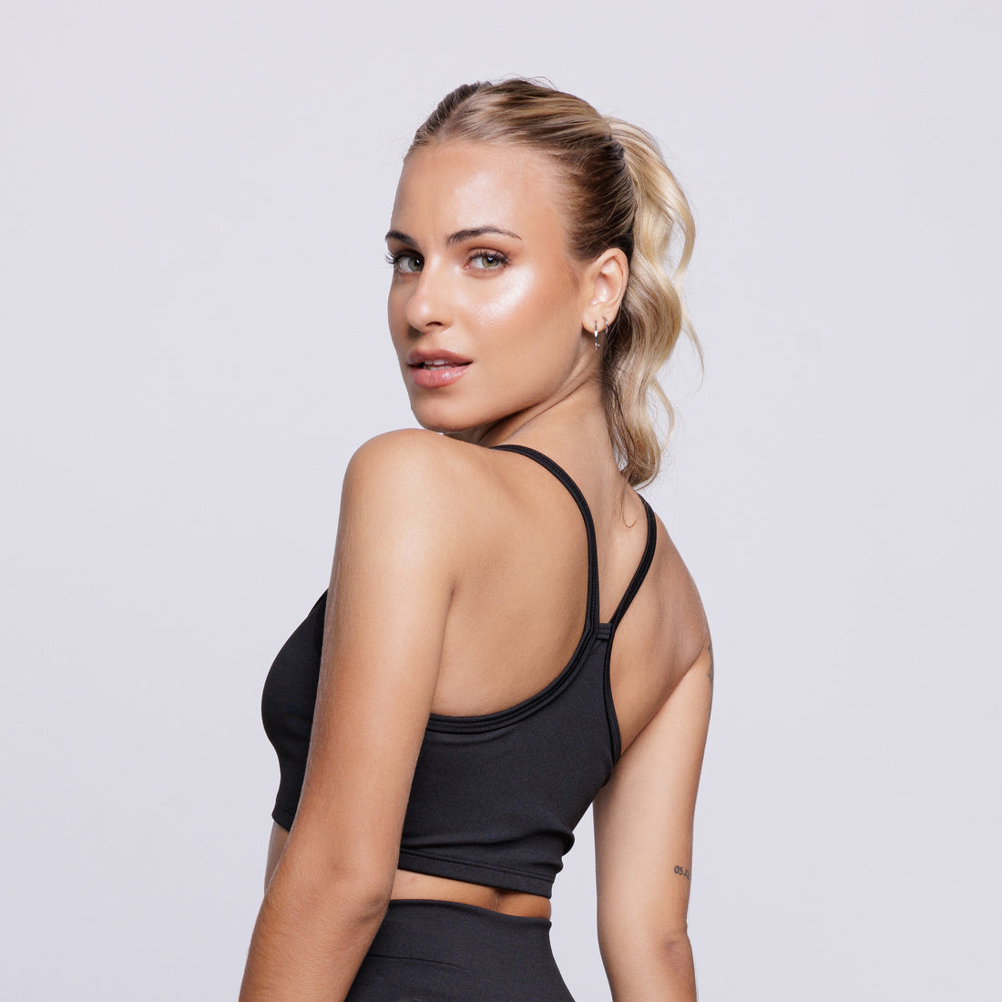 Top Fitness Nadador Feminino Alça Fina Sem Bojo Preto - VEKYO