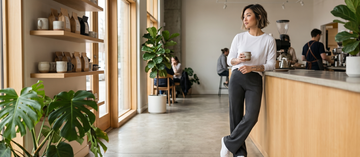 Calça Flare Pantalona Cintura Alta Com Fenda Chumbo: como usar a peça tendência para alongar a silhueta e criar looks elegantes