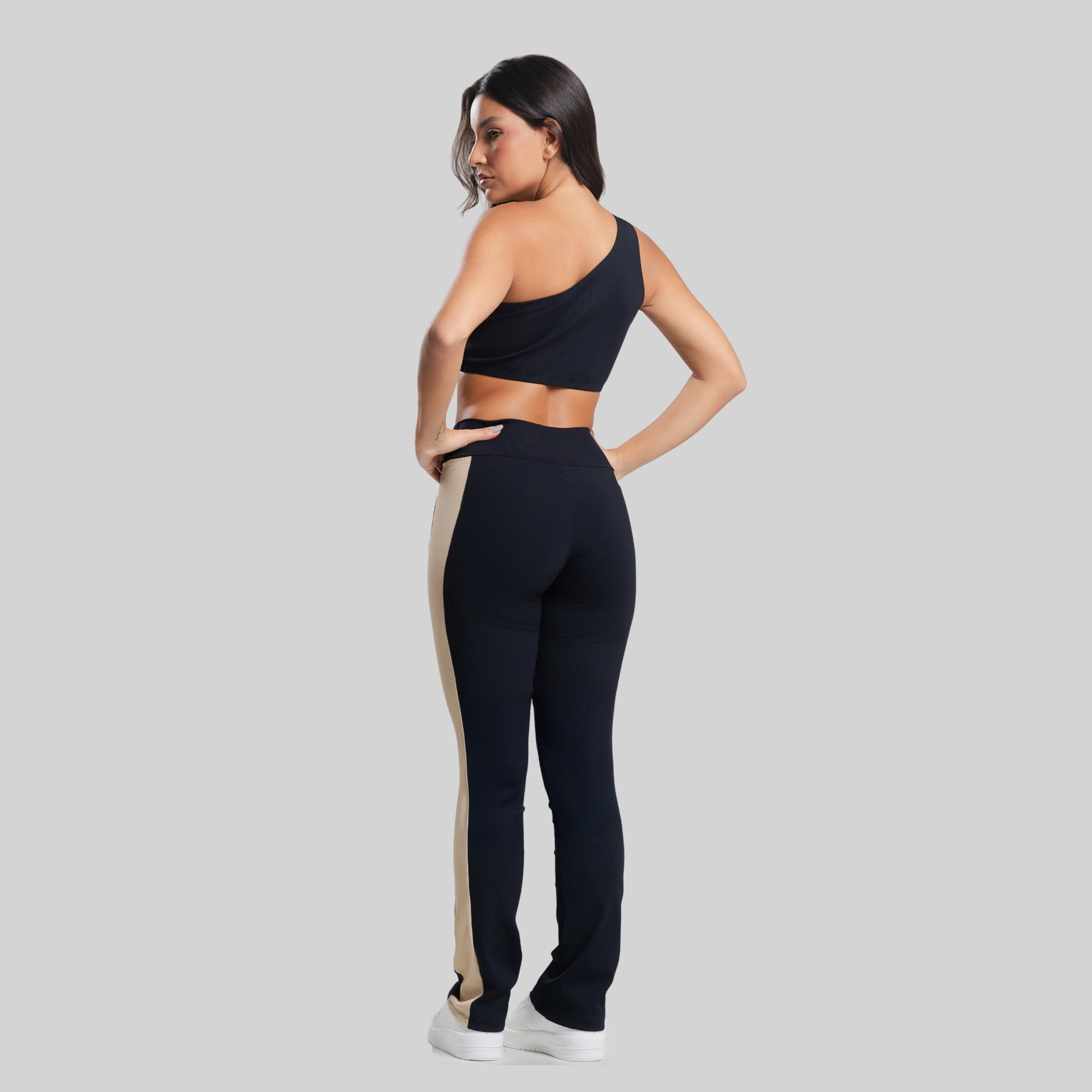 Conjunto Top Ombro Só e Calça Flare Bicolor Canelada Preto - VEKYO