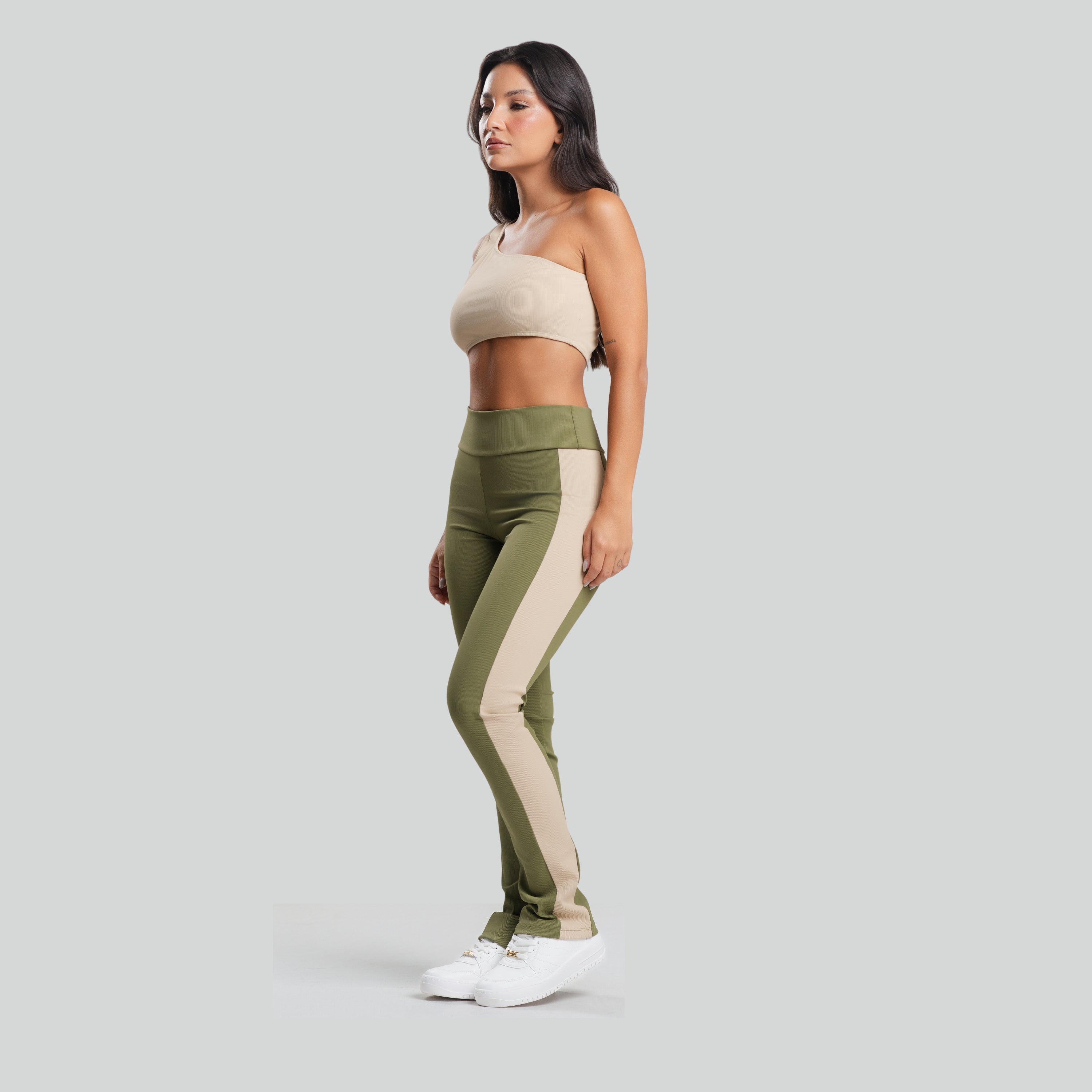 Conjunto Top Ombro Só e Calça Flare Bicolor Canelada Bege e Verde - VEKYO