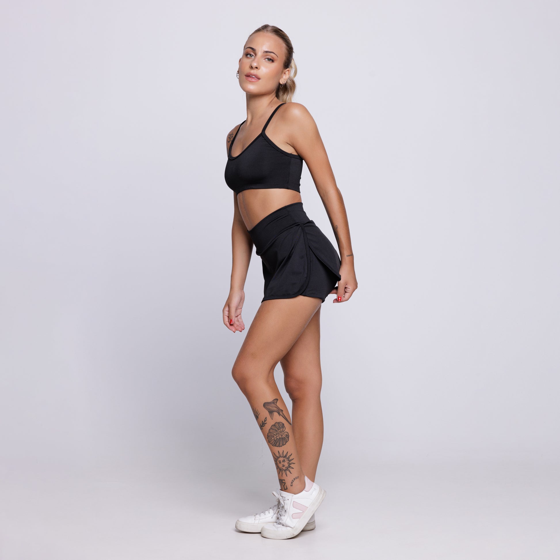 Conjunto Top Alça Fina e Short Saia Suplex Preto - VEKYO