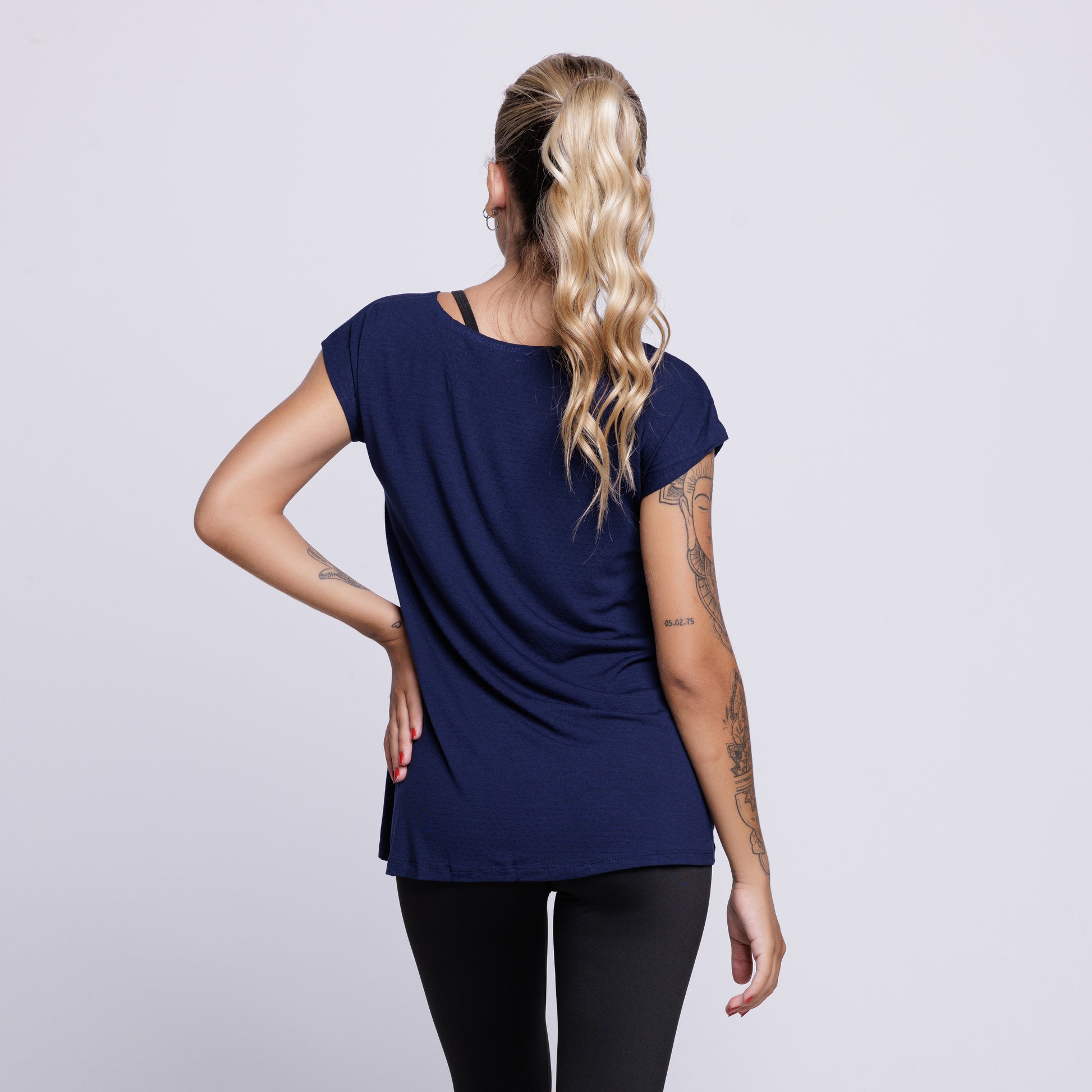 Blusa Fitness Furadinha Marinho - VEKYO