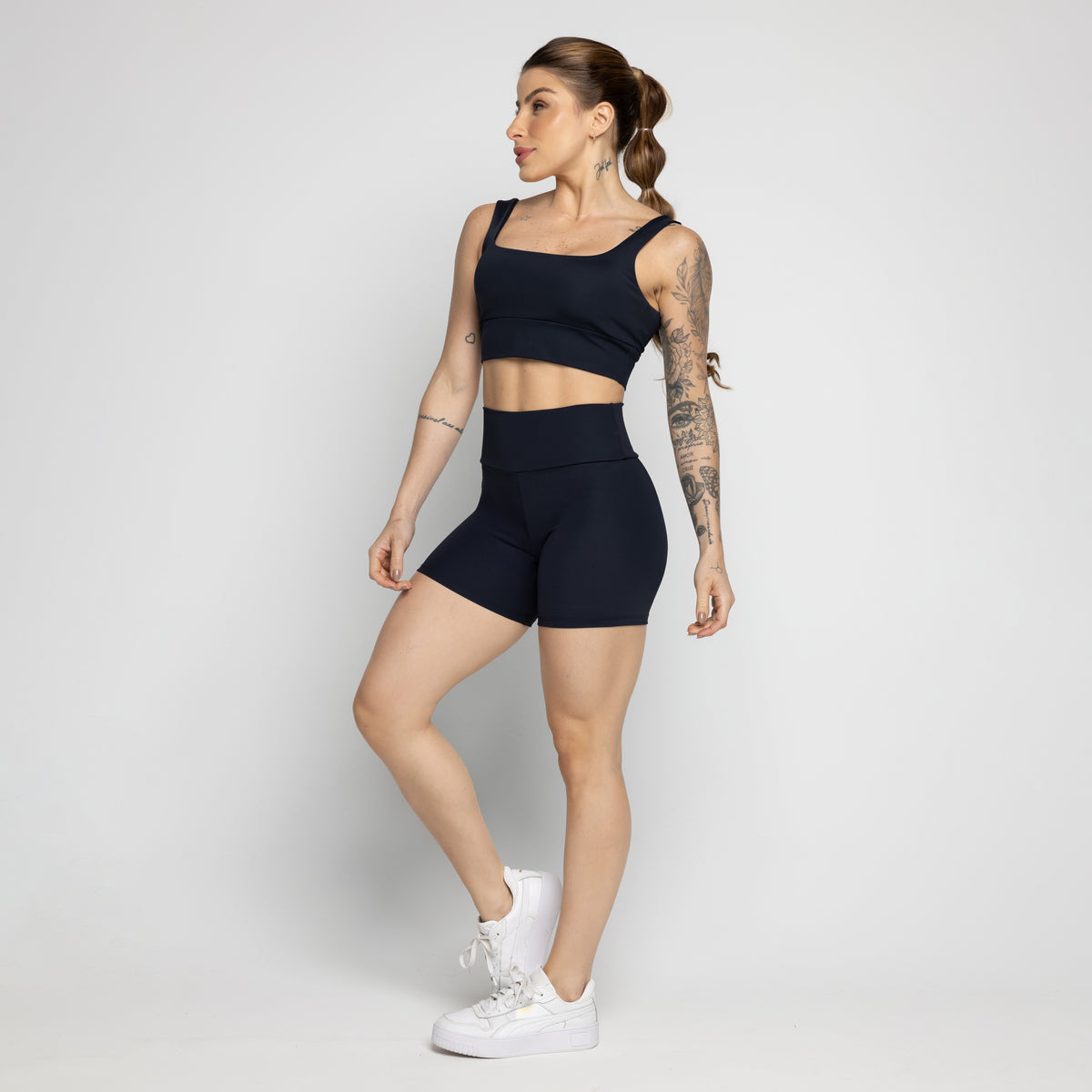 Conjunto Feminino Fitness Top e Short Not So Basic Preto