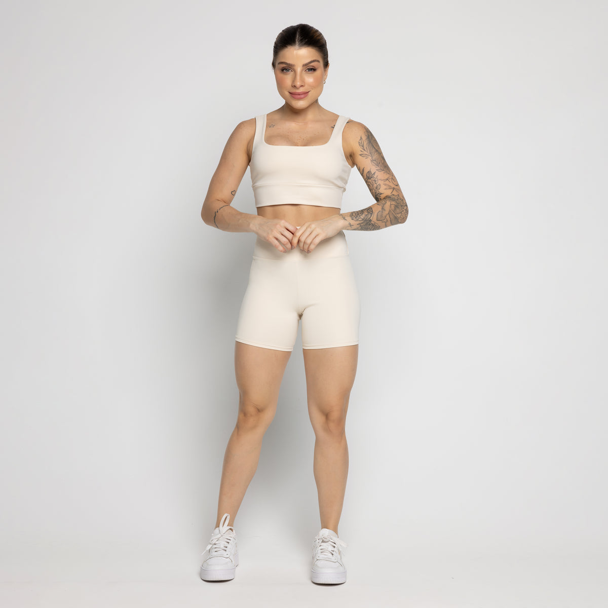 Conjunto Feminino Fitness Top e Short Not So Basic Off White