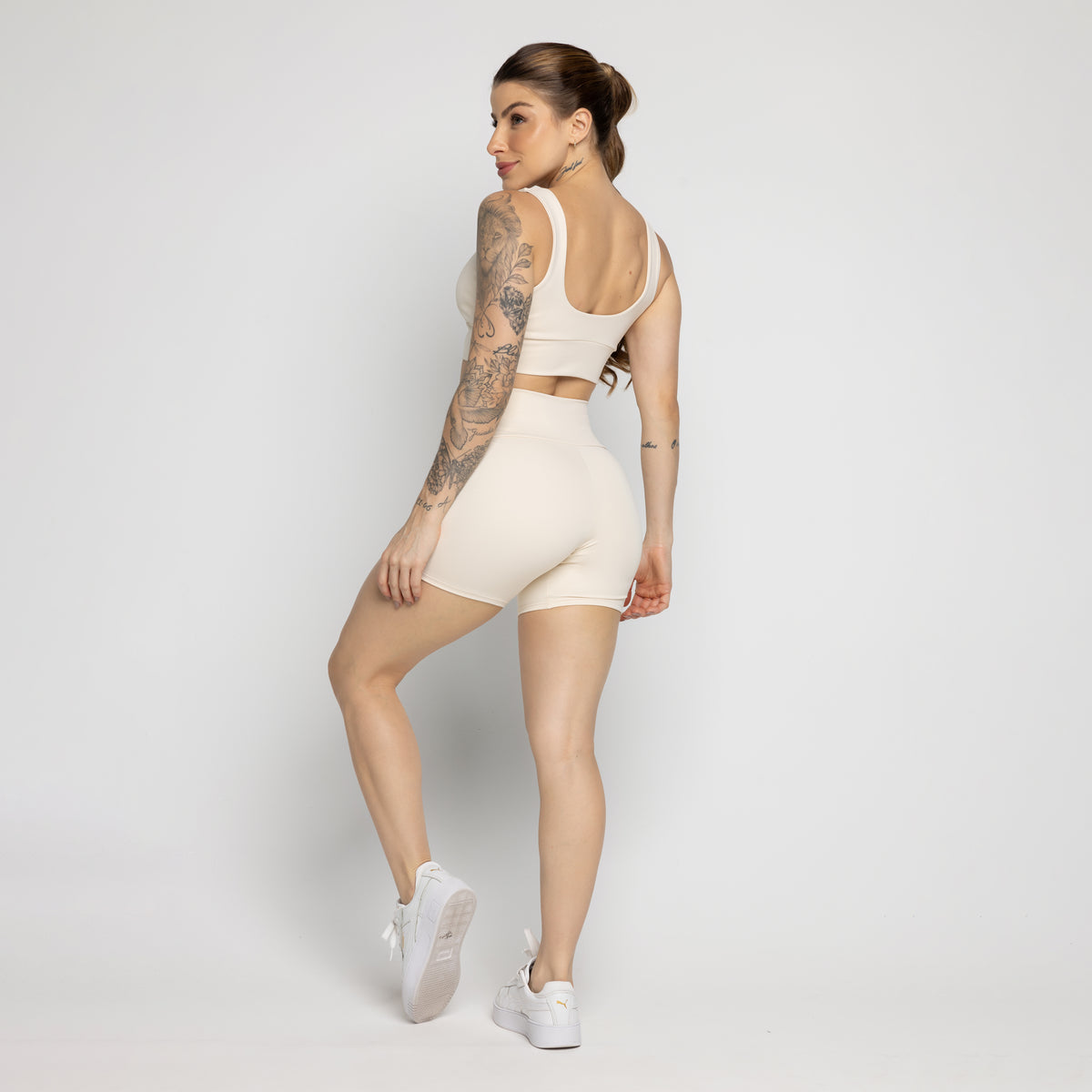 Conjunto Feminino Fitness Top e Short Not So Basic Off White
