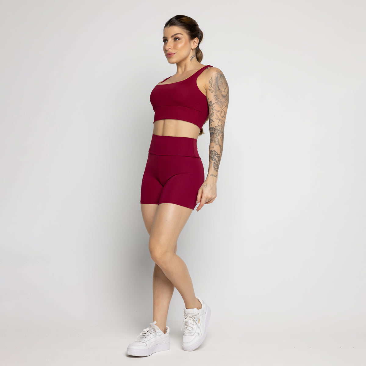 Conjunto Feminino Fitness Top e Short Not So Basic Vinho