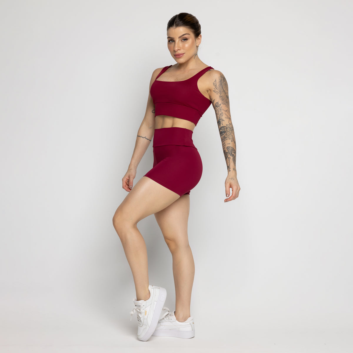 Conjunto Feminino Fitness Top e Short Not So Basic Vinho