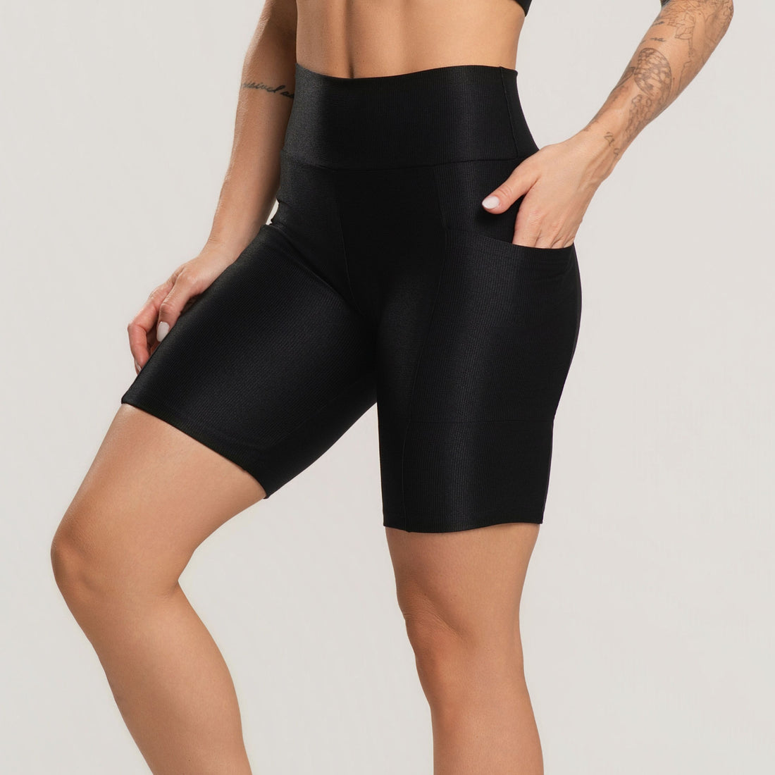 Bermuda Fitness Feminina Canelada Com Bolso Active Preto - VEKYO