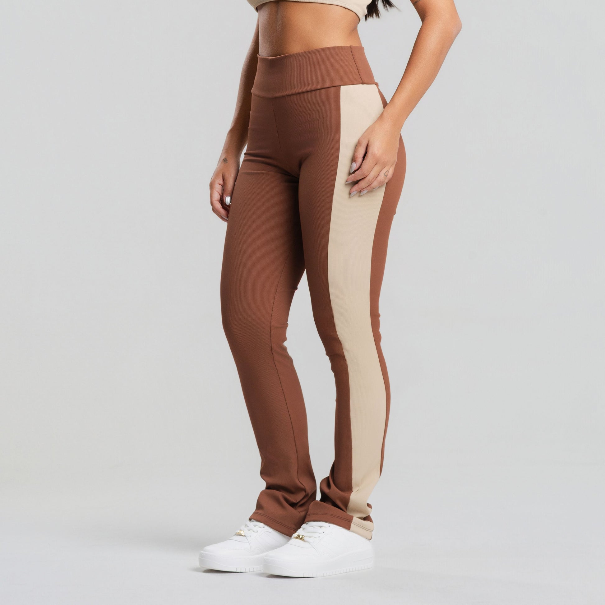 Calça Flare Canelada Bicolor Marrom - VEKYO