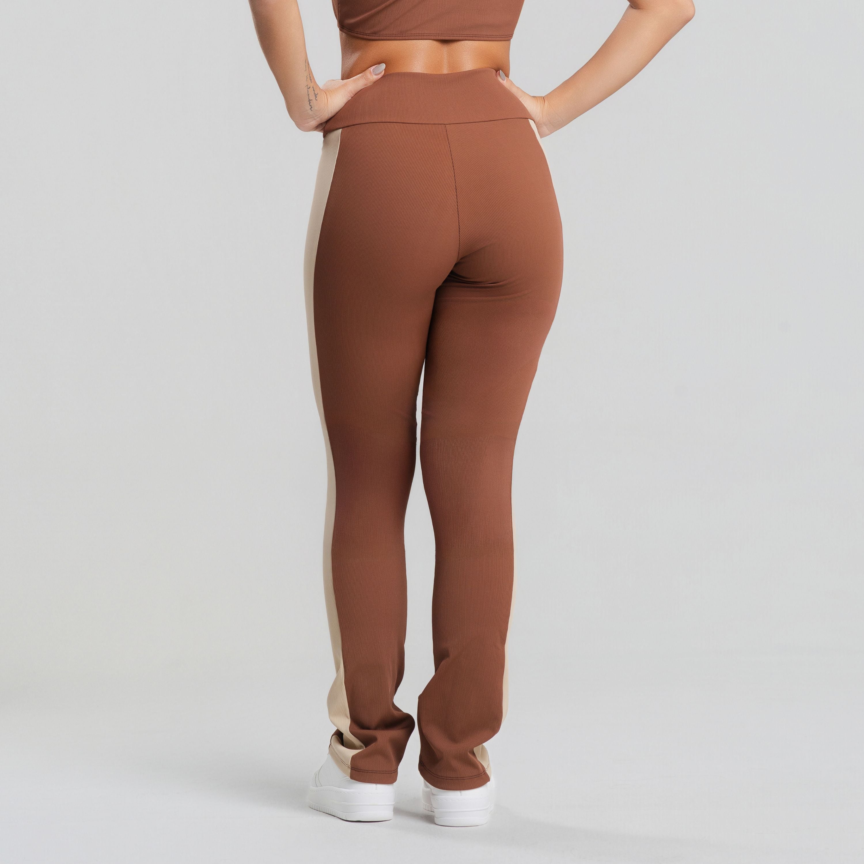 Calça Flare Canelada Bicolor Marrom - VEKYO