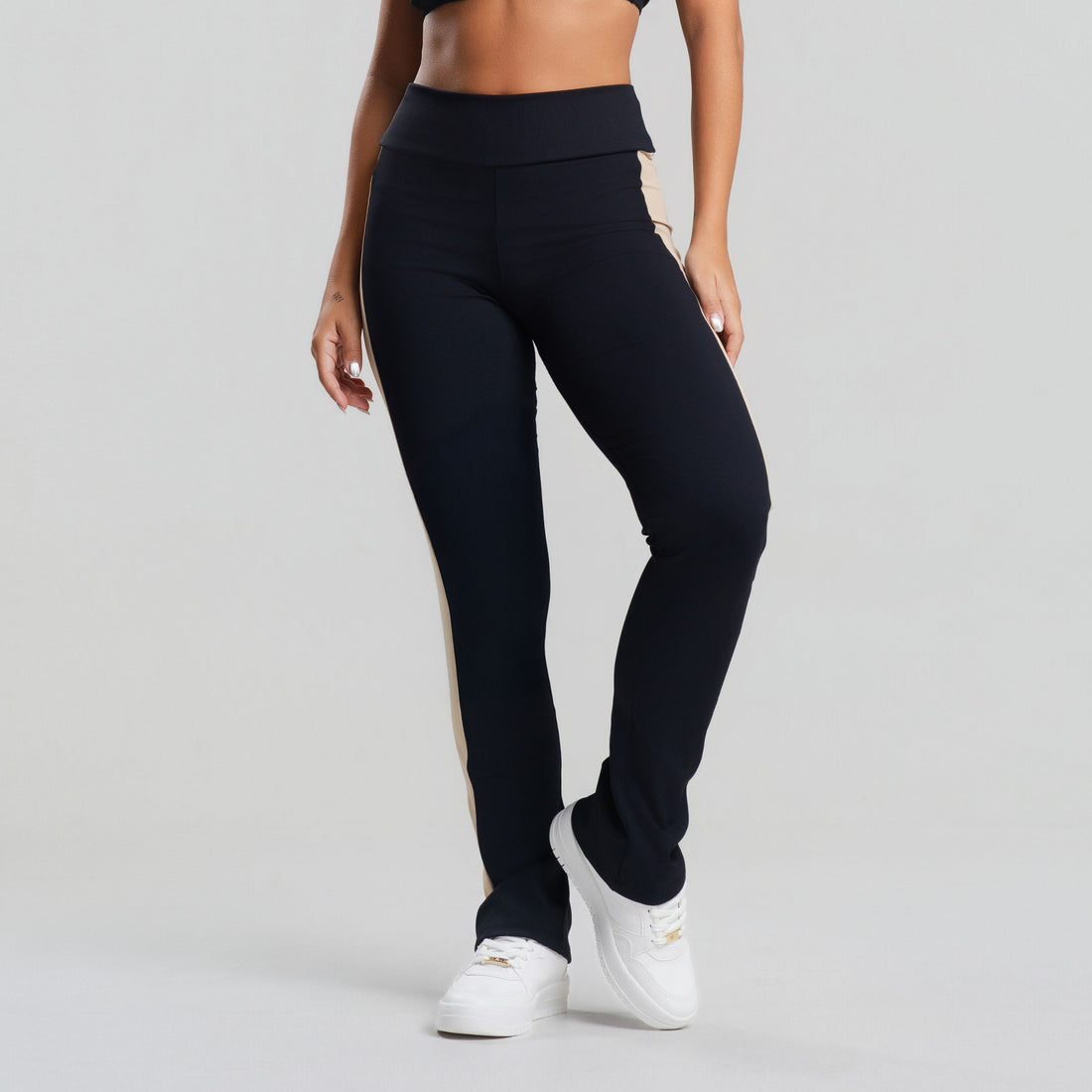 Calça Flare Canelada Bicolor Preta - VEKYO