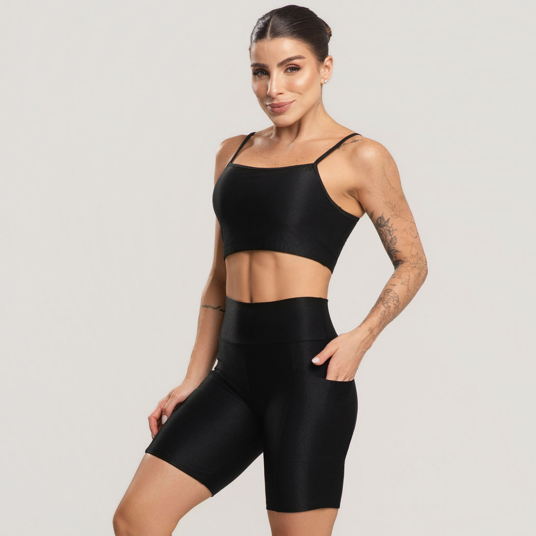 Conjunto Fitness Feminino Top e Bermuda Canelado ACTIVE Preto - VEKYO