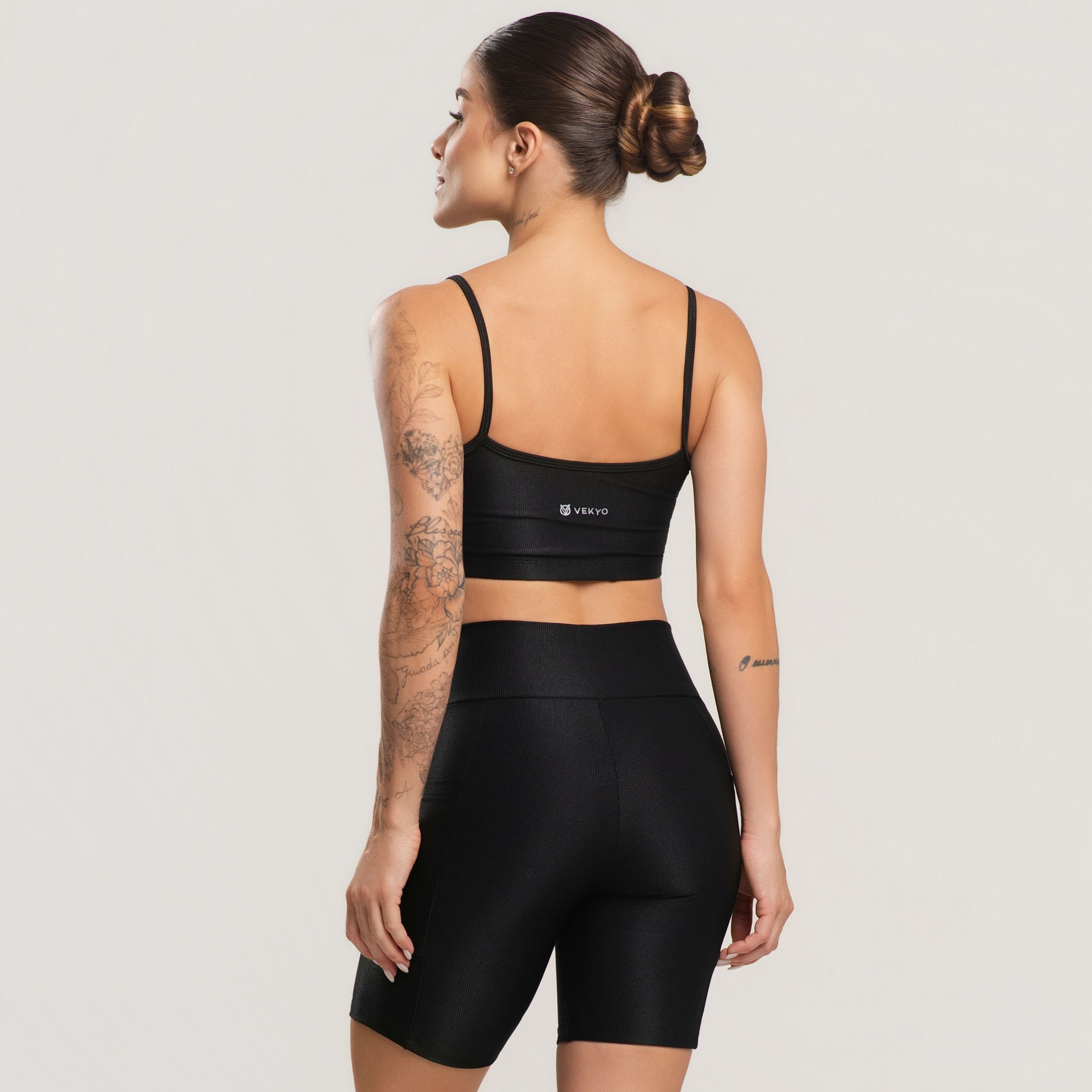 Conjunto Fitness Feminino Top e Bermuda Canelado ACTIVE Preto - VEKYO