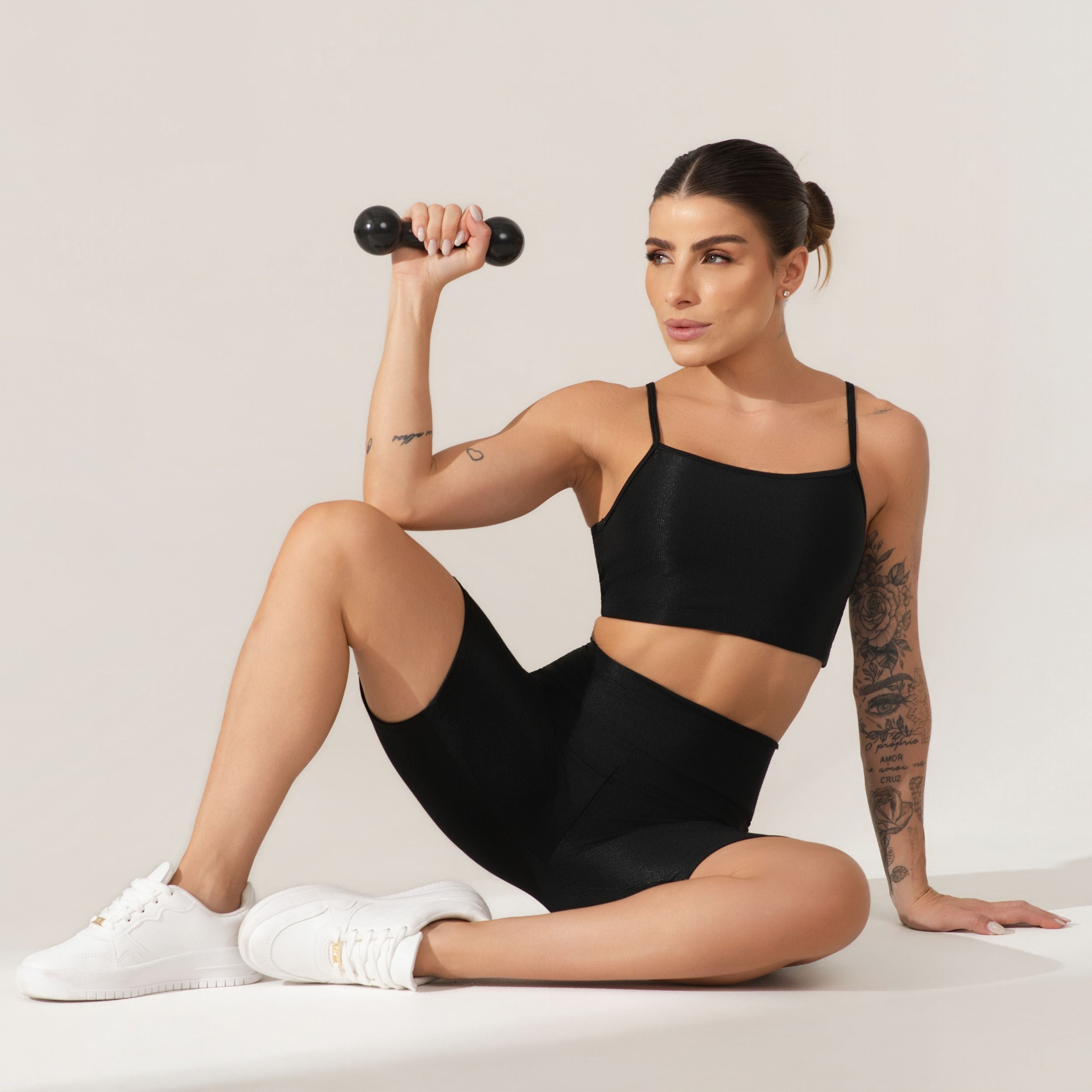 Conjunto Fitness Feminino Top e Bermuda Canelado ACTIVE Preto - VEKYO