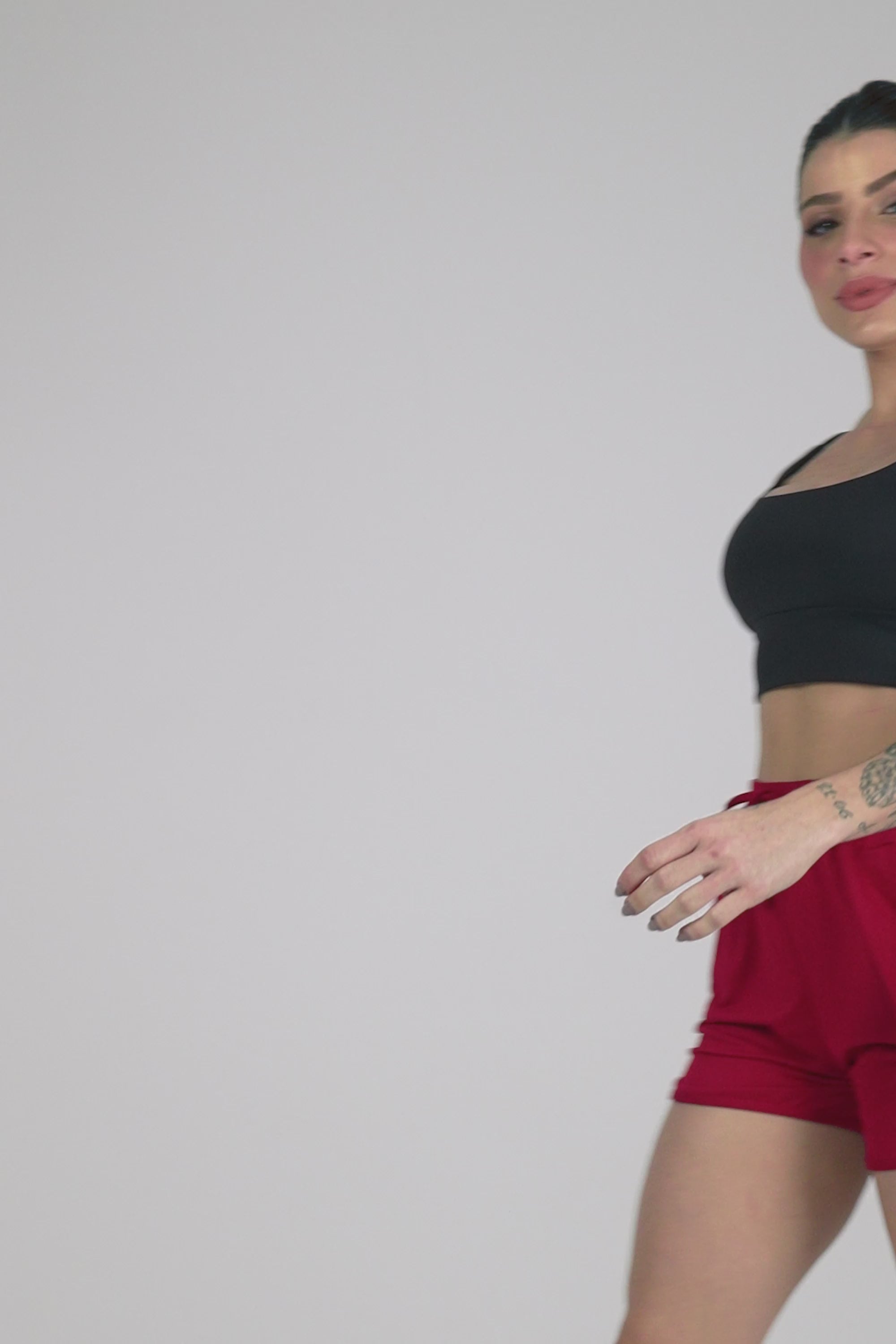 Short Esportivo Com Bolso Vermelho