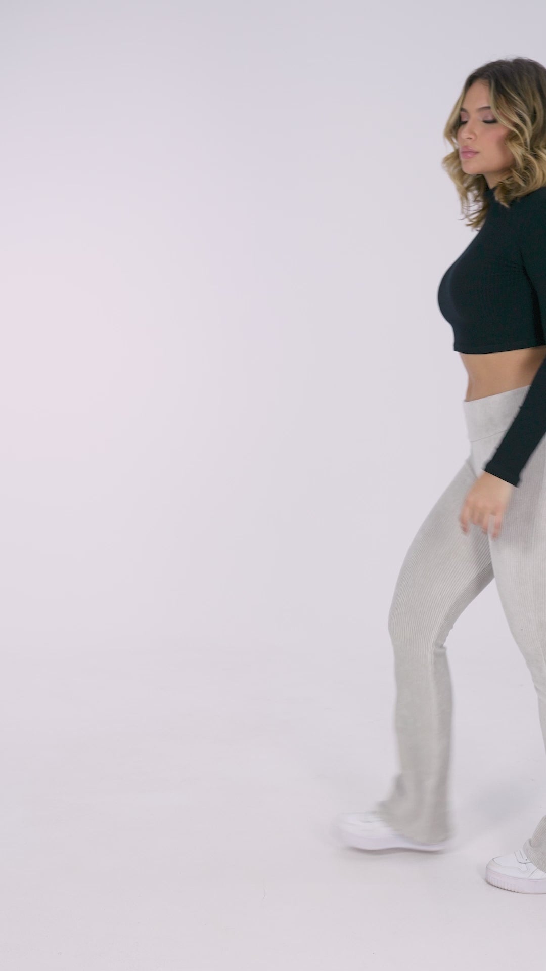 Calça Flare Veludo Cotelê Cintura Alta Cru