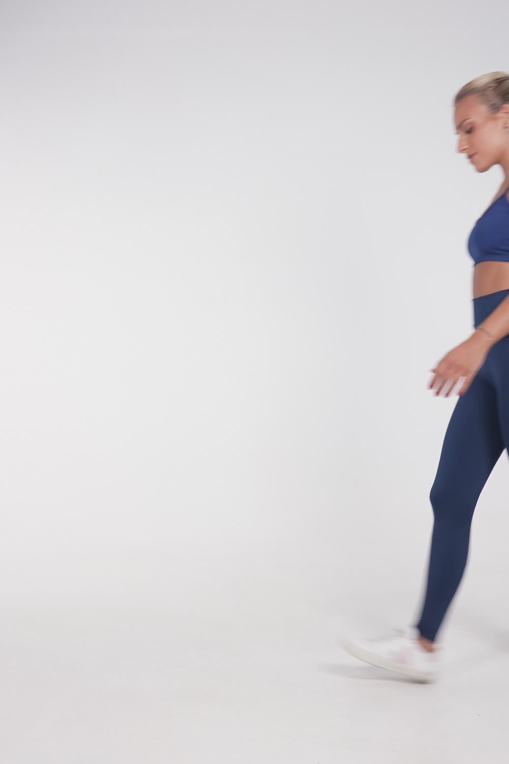 Top Fitness Nadador Feminino Alça Fina Sem Bojo Marinho