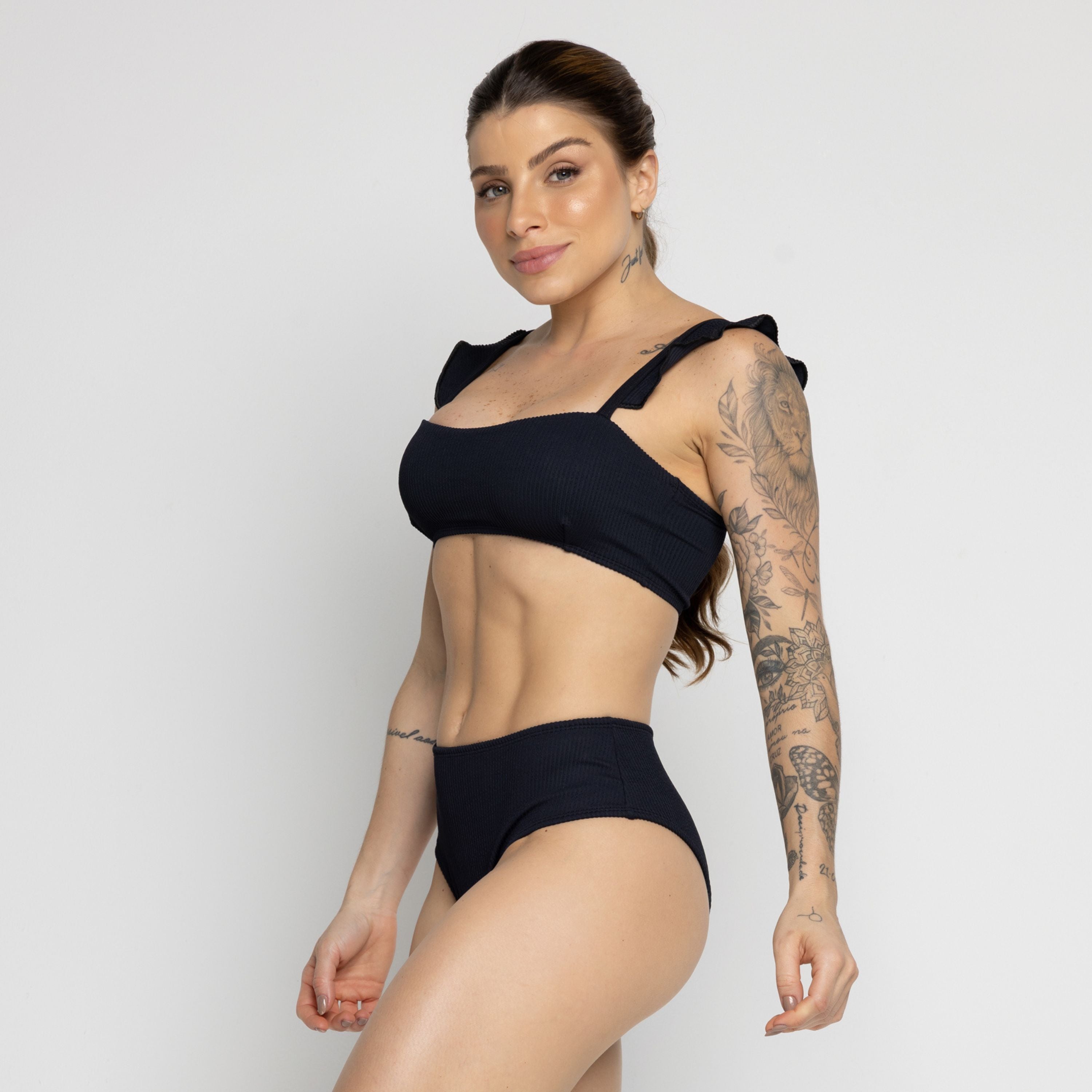 Biquíni Hot Pants Texturizado Com Babado Preto - VEKYO