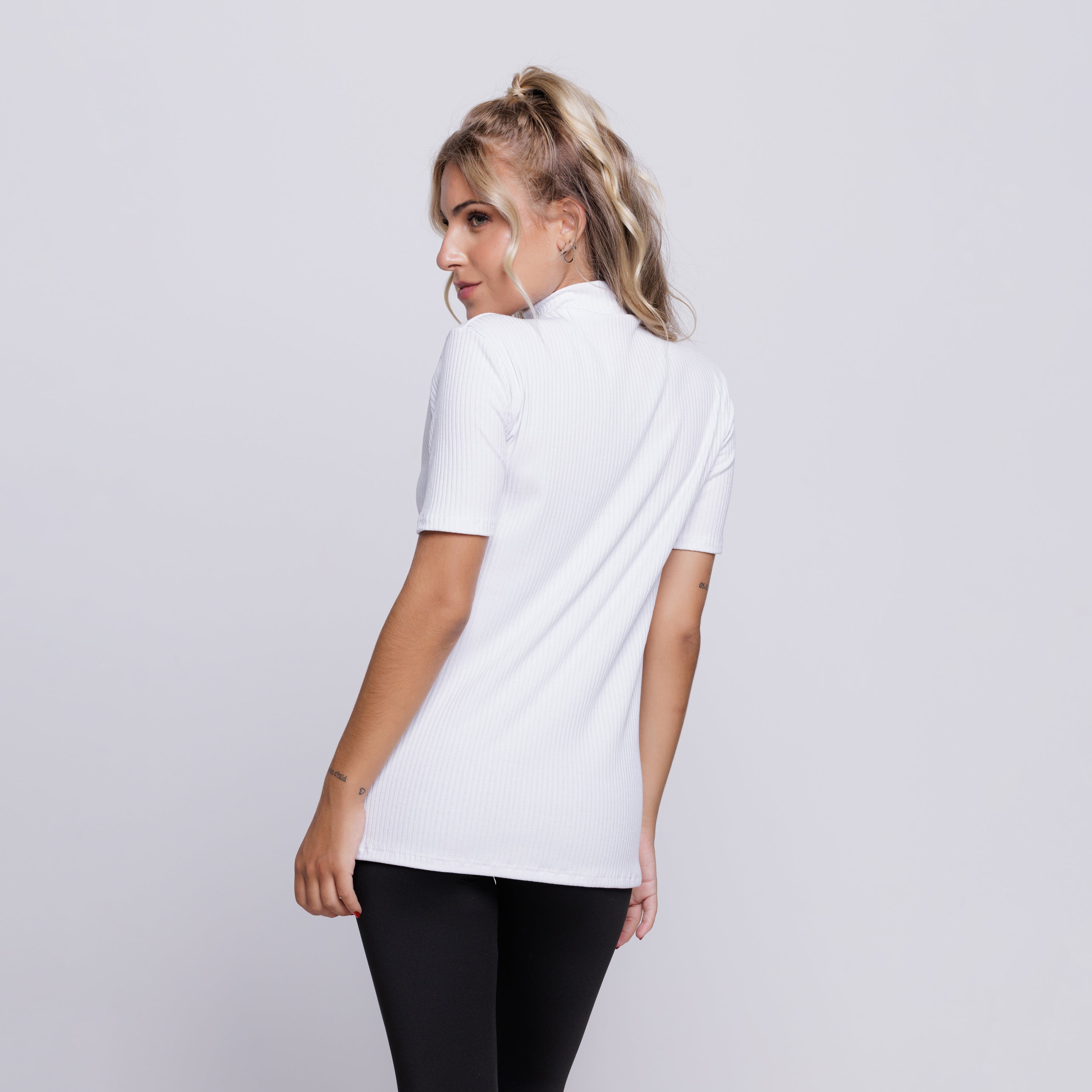 Blusa Canelada Gola Alta Manga Curta Branco - VEKYO