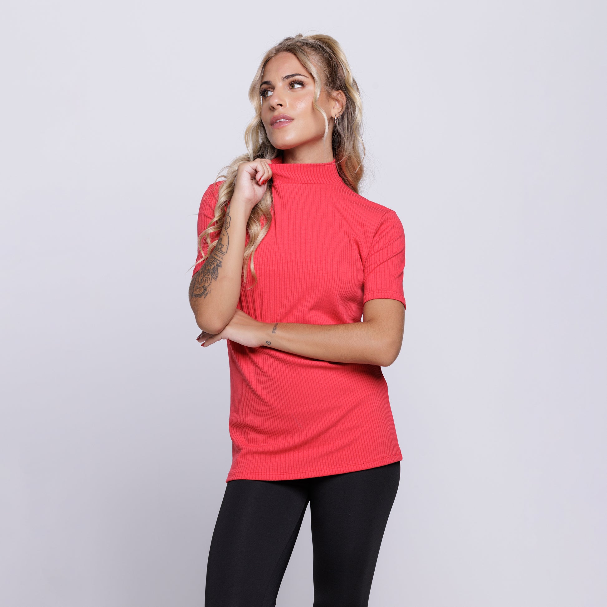Blusa Canelada Gola Alta Manga Curta Vermelho - VEKYO