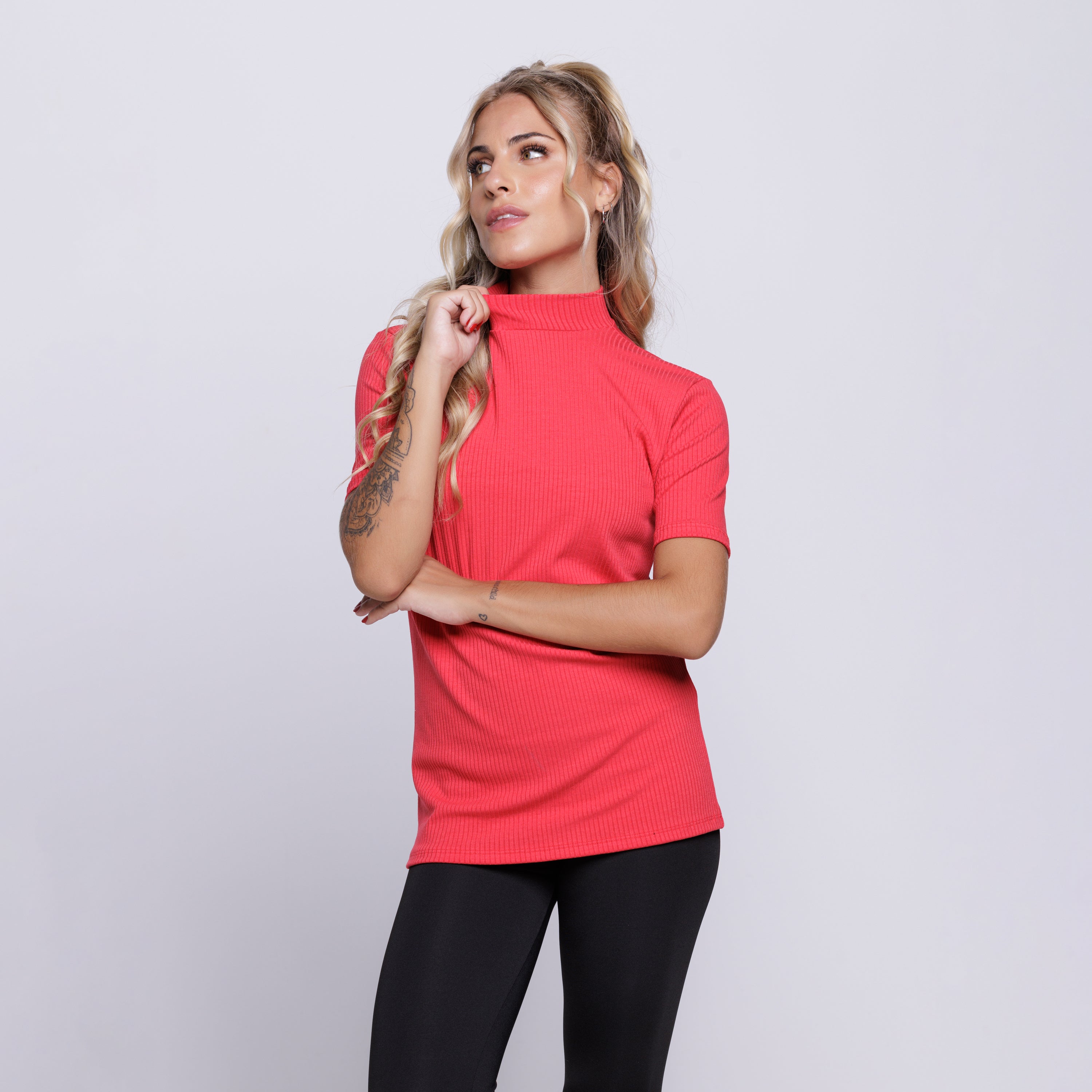 Blusa Canelada Gola Alta Manga Curta Vermelho - VEKYO