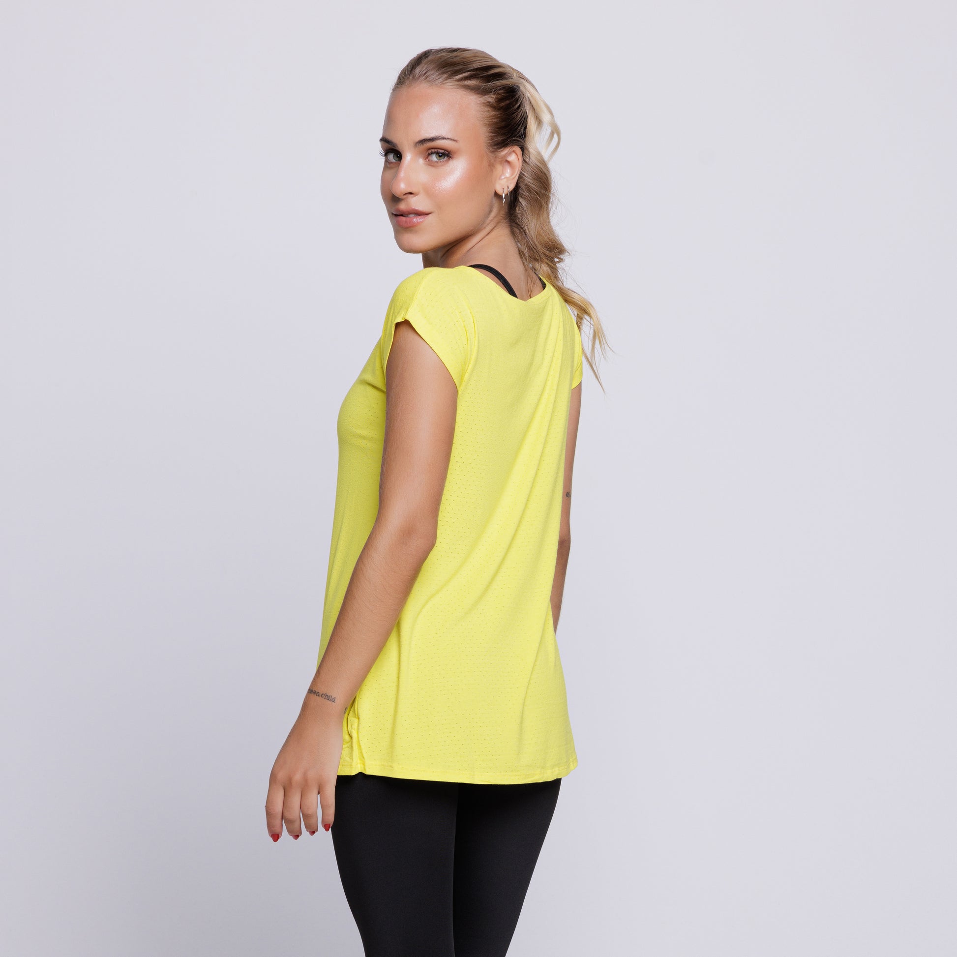 Blusa Fitness Furadinha Amarelo - VEKYO