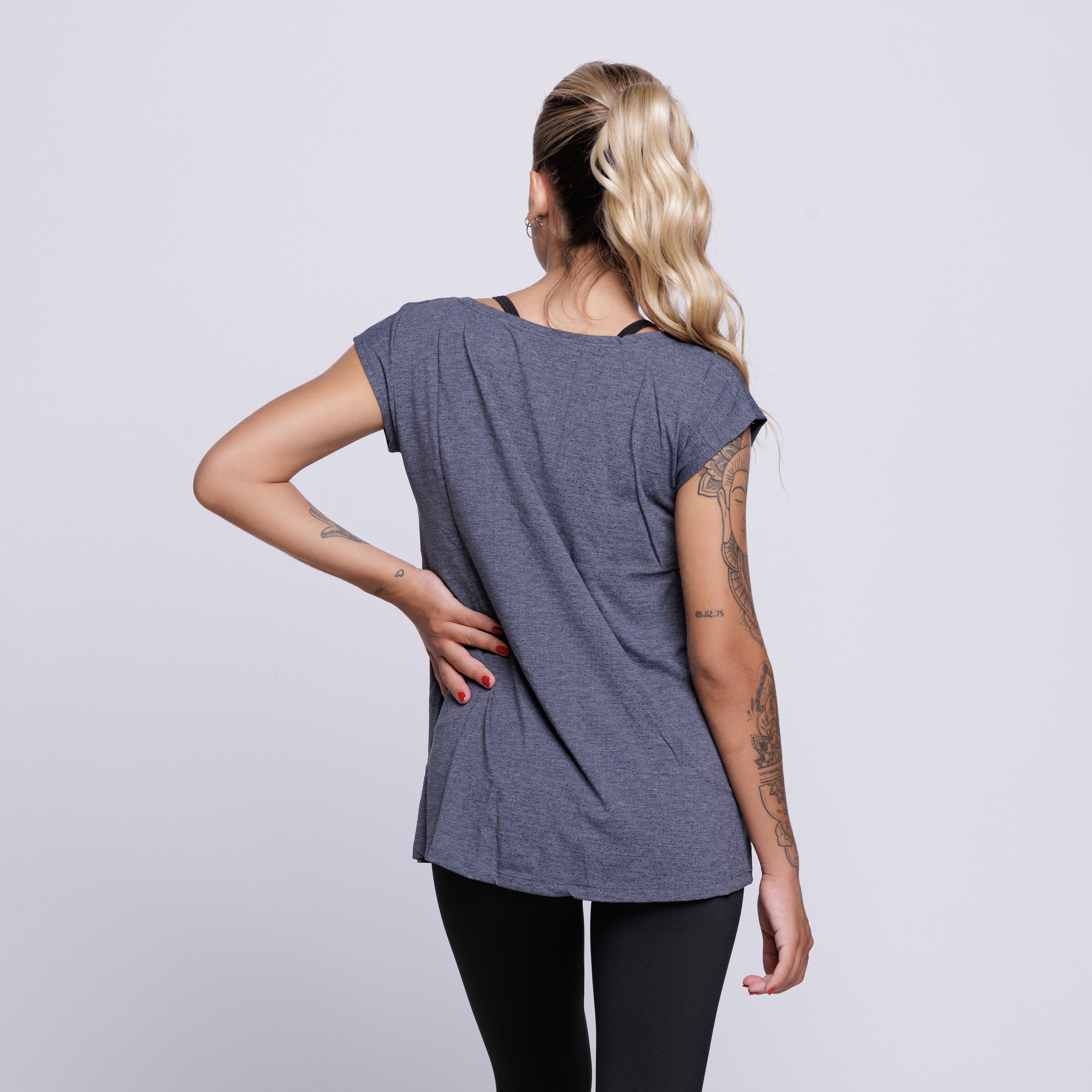 Blusa Fitness Furadinha Chumbo - VEKYO